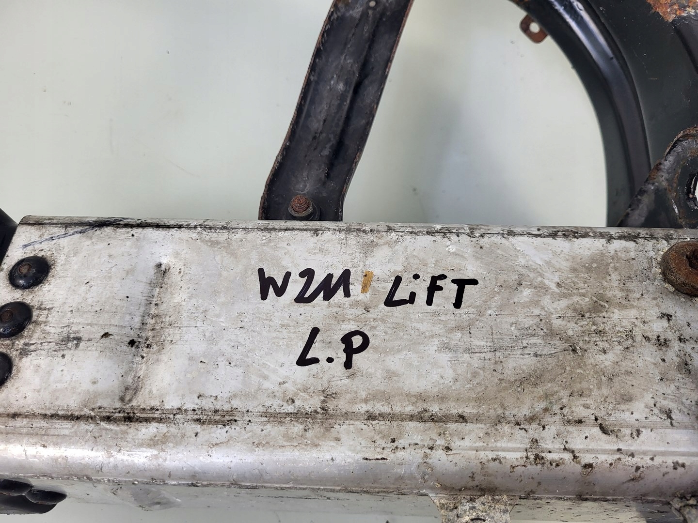 MERCEDES E W211 LIFT beam tip left left front