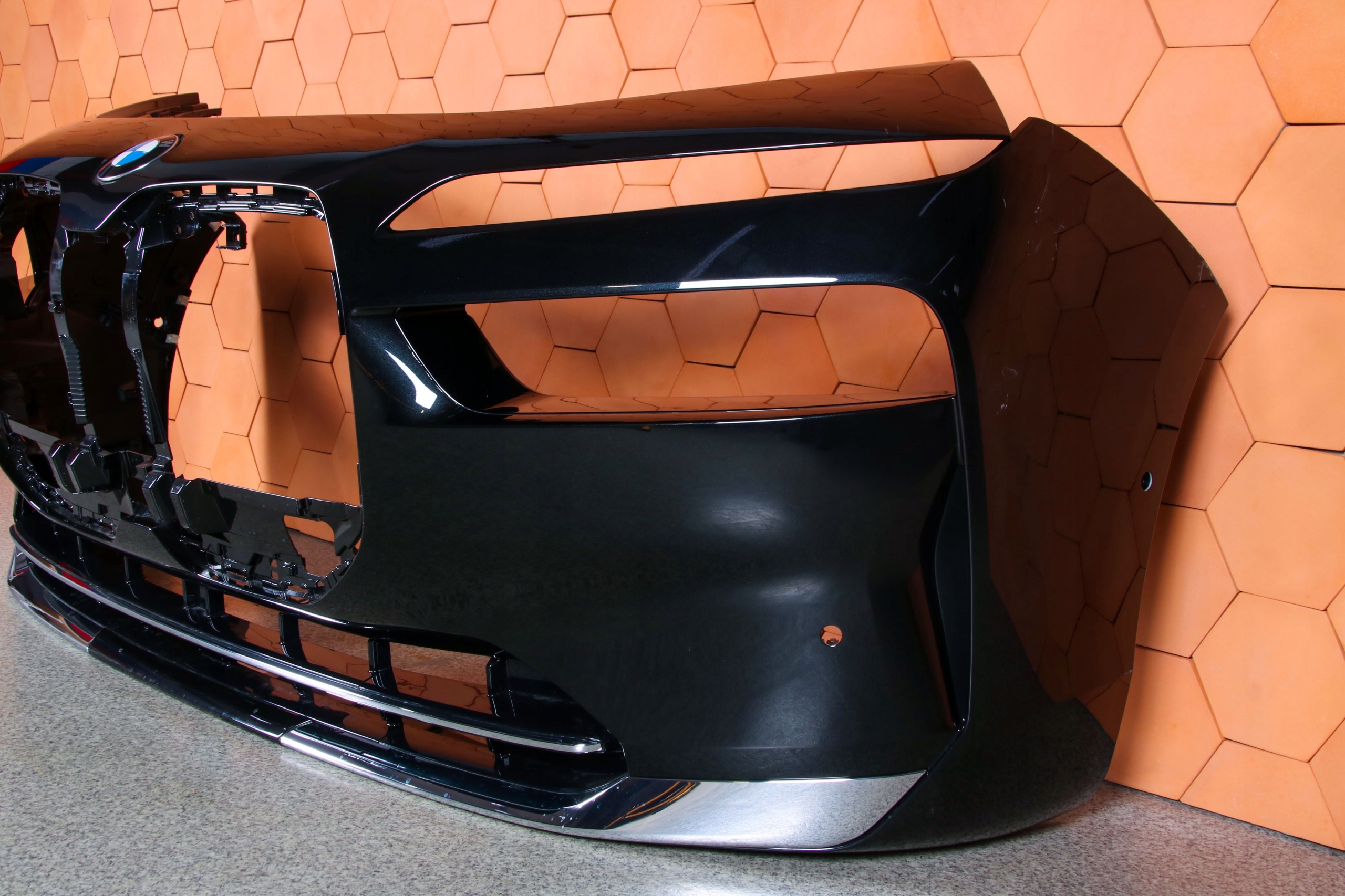 BMW 7 G70 i7 bumper front front colour 475