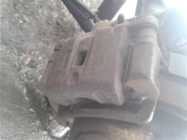 ZACISK LEWY TYLNY TYL KIA SORENTO 2 5 CRDI 140KM