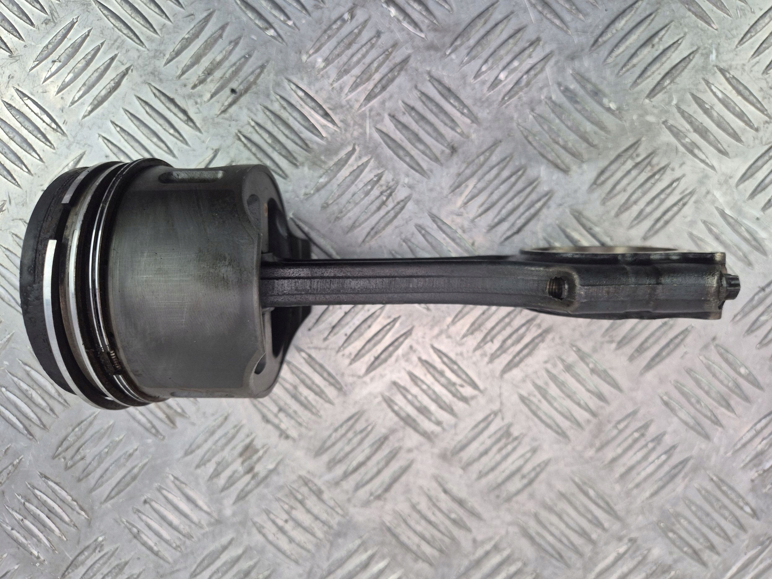 piston with connecting rod Mercedes C200 CDI W204 646.811