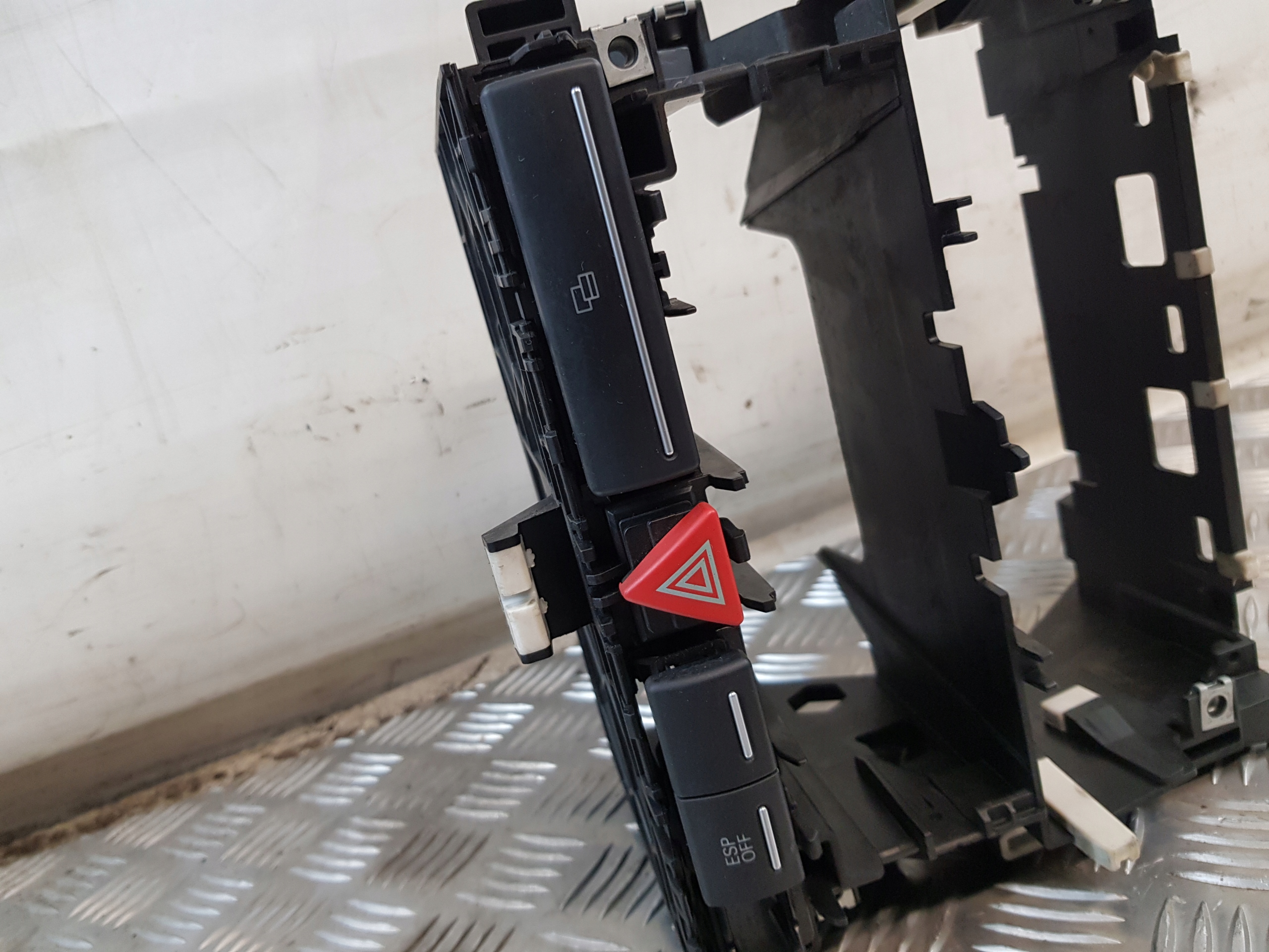 Châssis RADIA Console 8P0858005B AUDI A3 8P