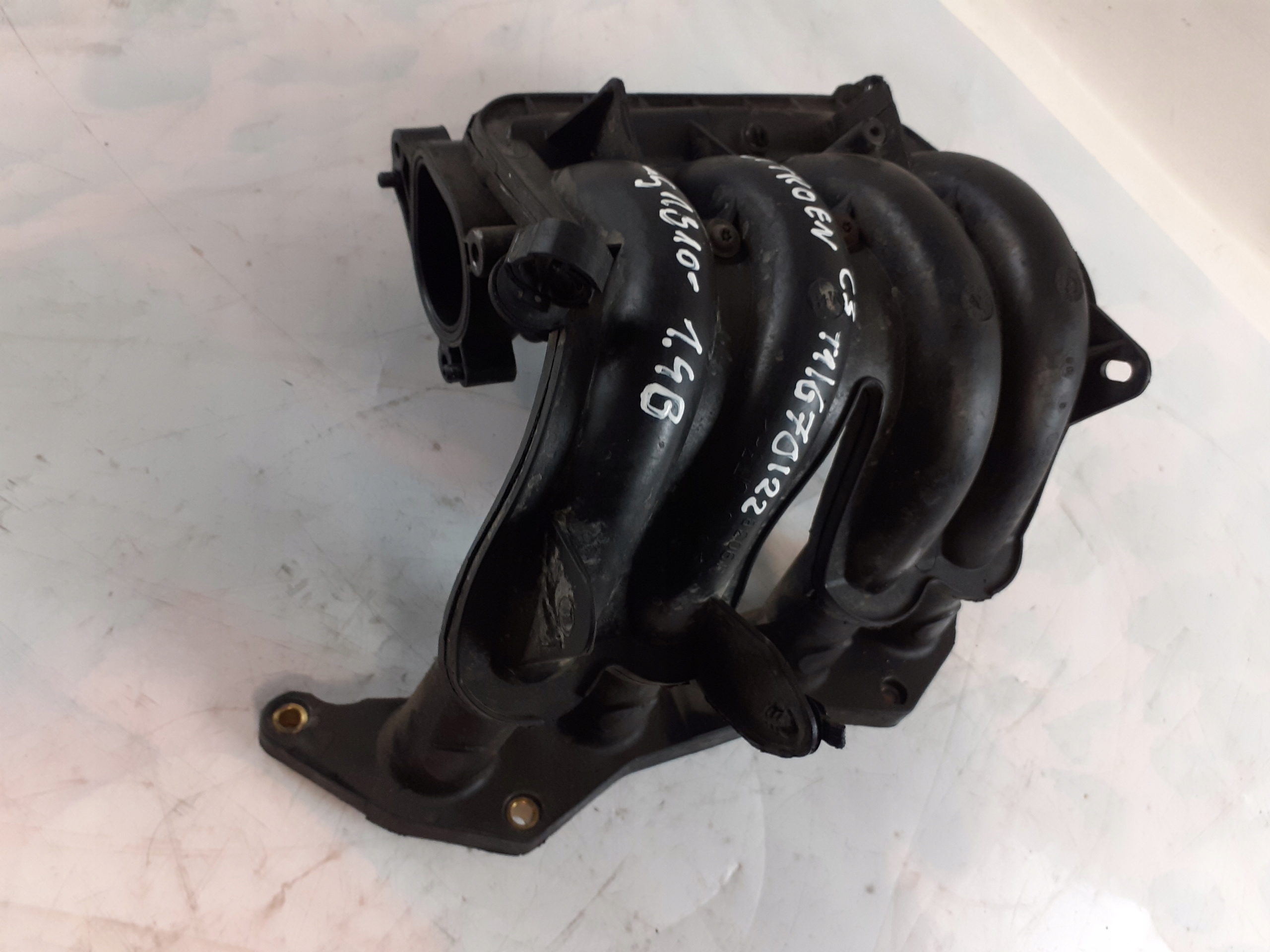 Citroen C3 1.4 intake manifold