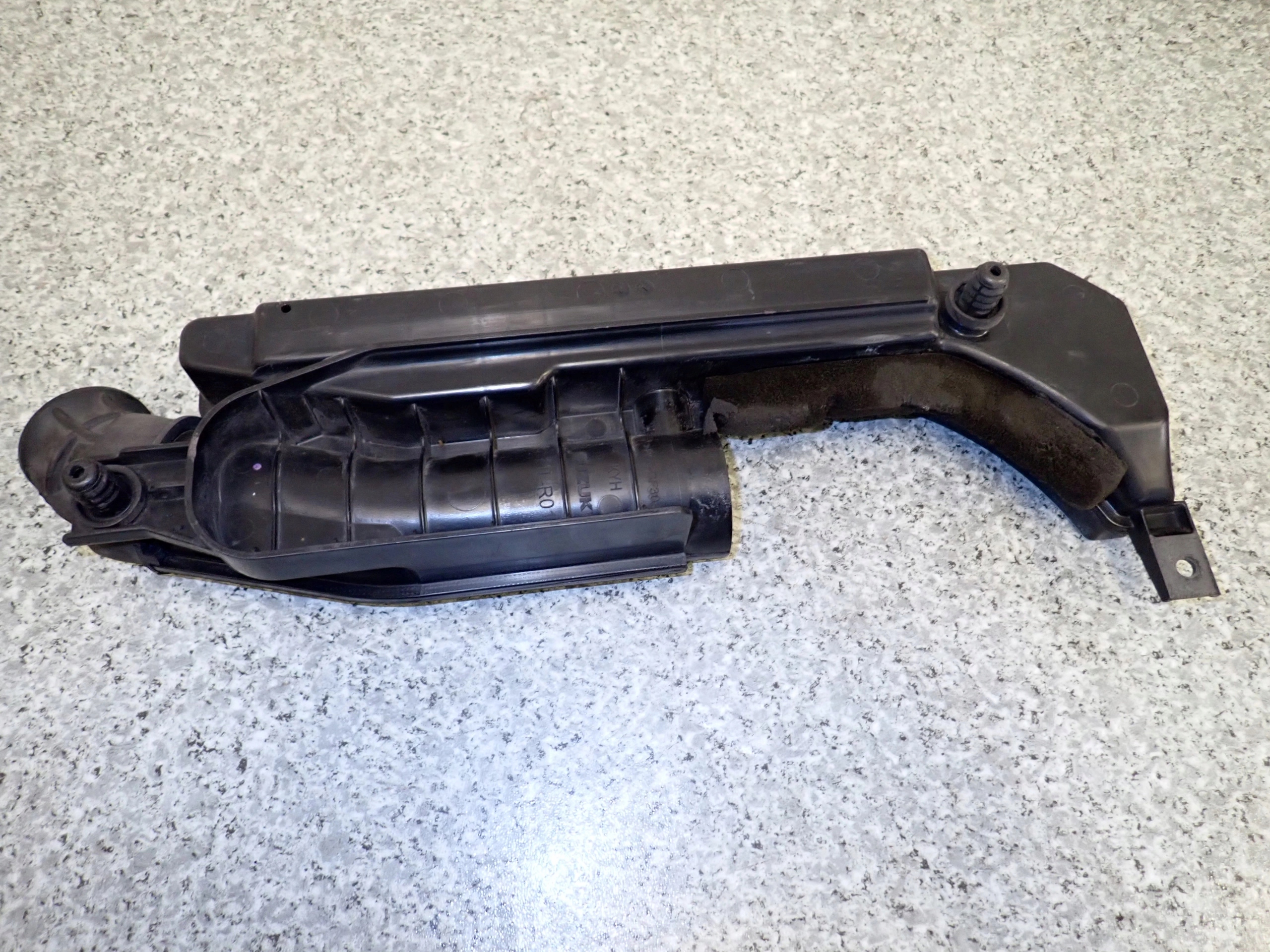 suzuki SPLASH 08-14 труба патрубок Воздух