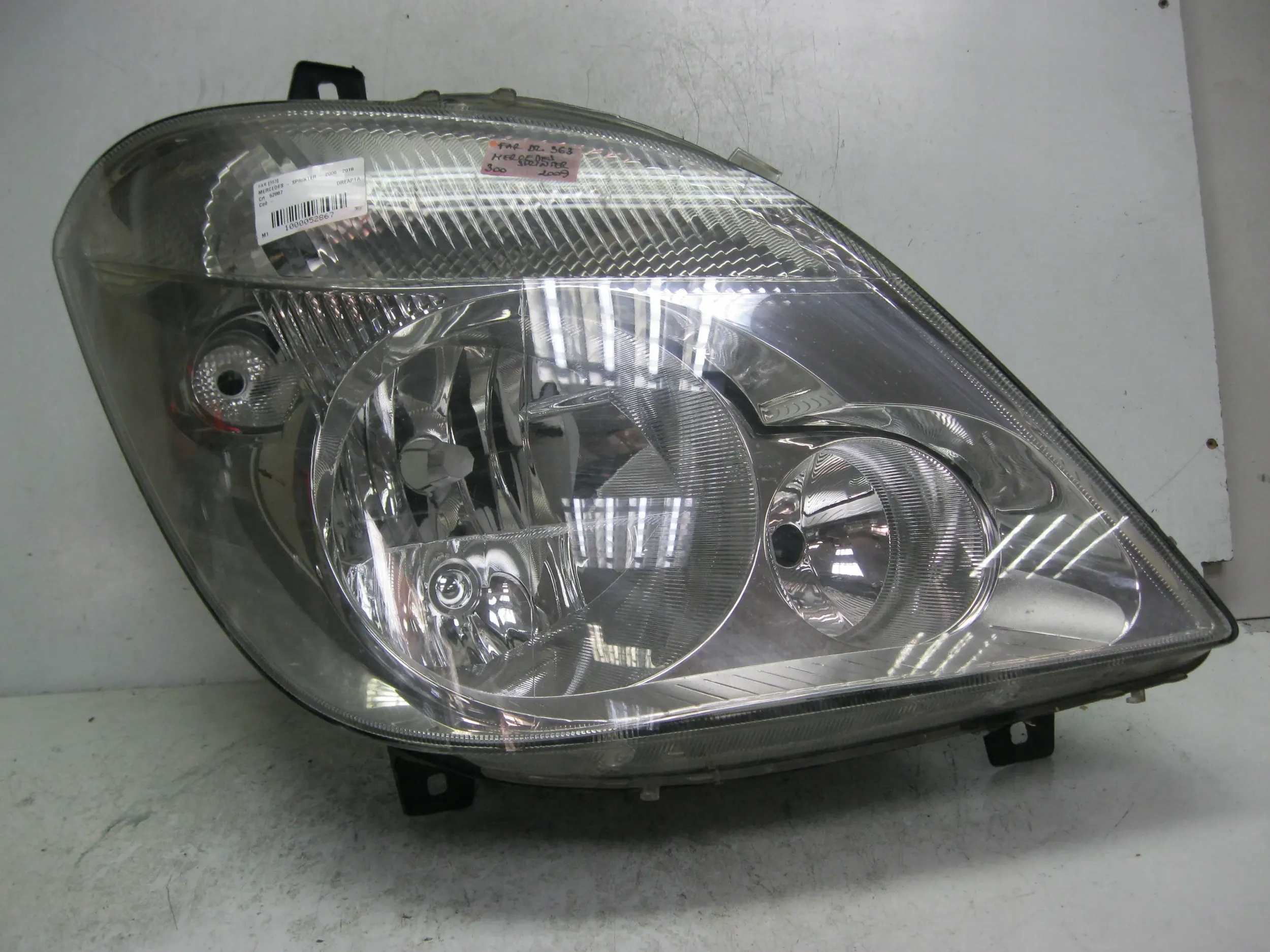 light front right A9068200261 Mercedes Sprinter W906 06