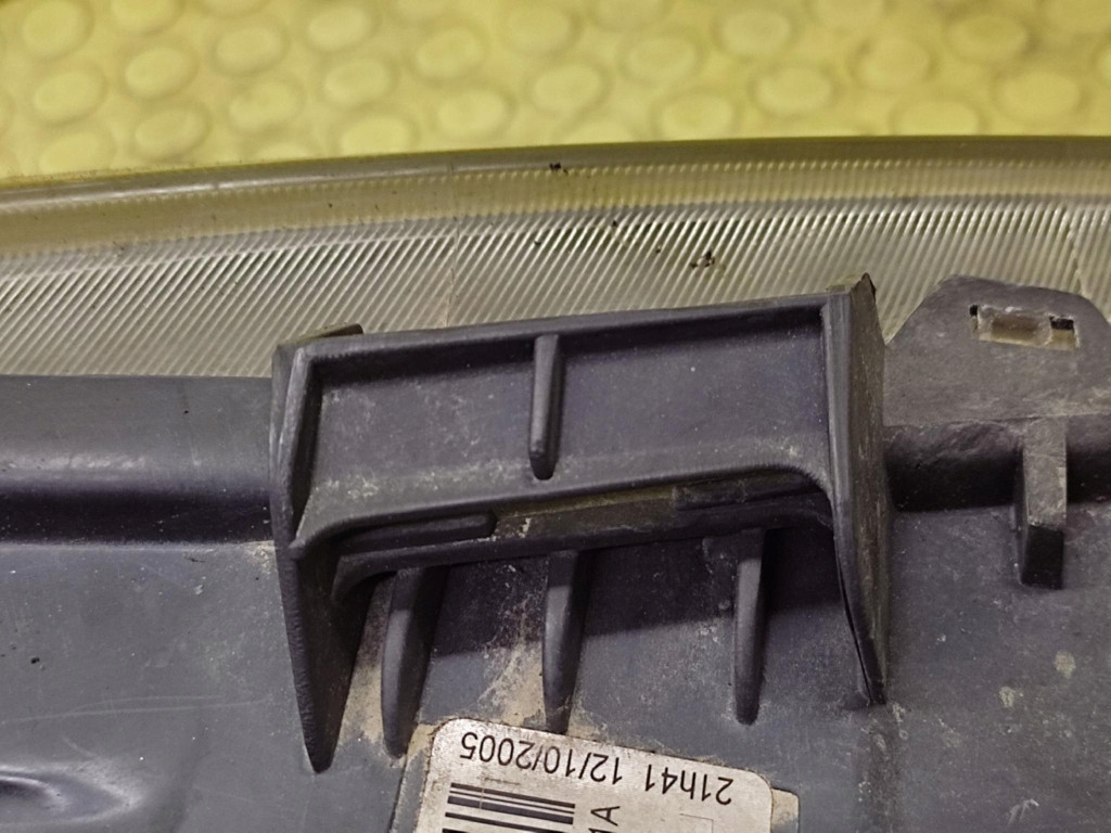 RENAULT LAGUNA II LIFT REFLEKTOR light left front XENON 8200354740