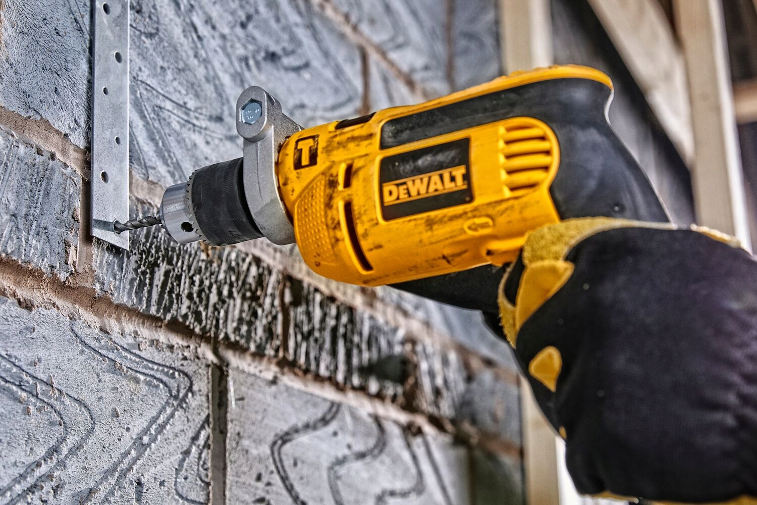 DEWALT WIERTARKA UDAROWA 701W DWD024 Liczba biegów 1