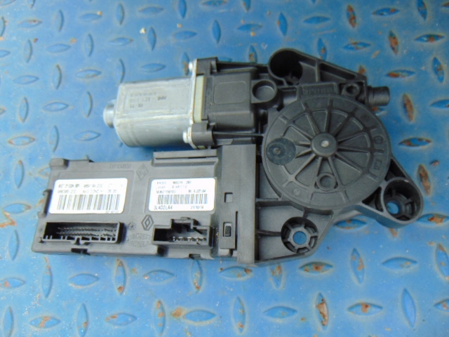 MEGANE III PODNOSNIK СКЛО ЛІВИЙ PRZOD07310246r