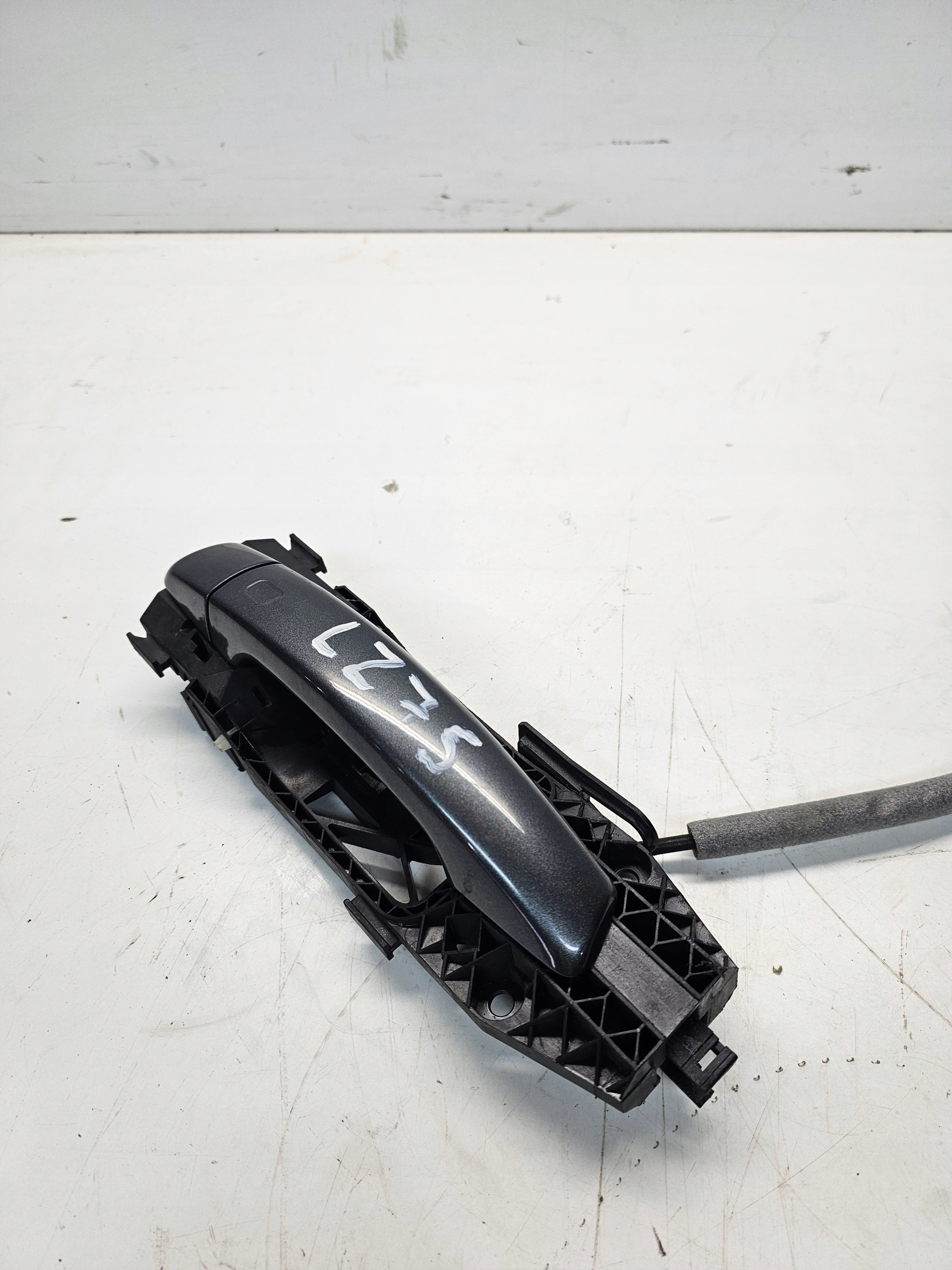 handle left left front rear part AUDI A3 8V 5N0837885 LZ7S