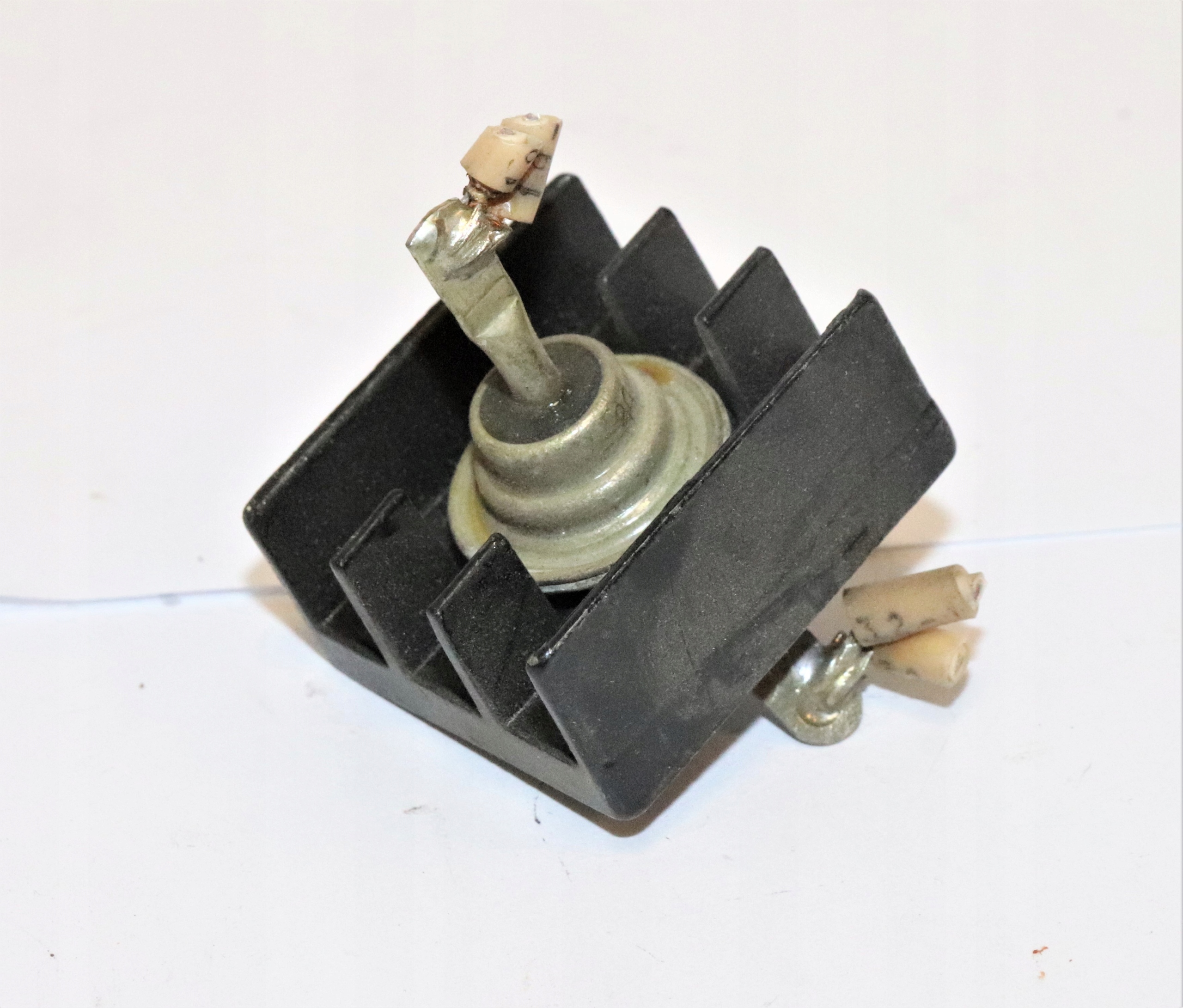 Radiator z diodą 2D203A 10A/420V