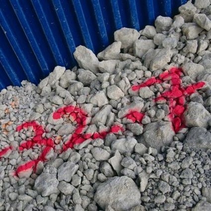 Farba geodezyjna SOPPEC Track Marker 1szt CZERWONY 500ml Kolor czerwony fluorescencyjny niebieski pomarańczowy różowy zielony żółty