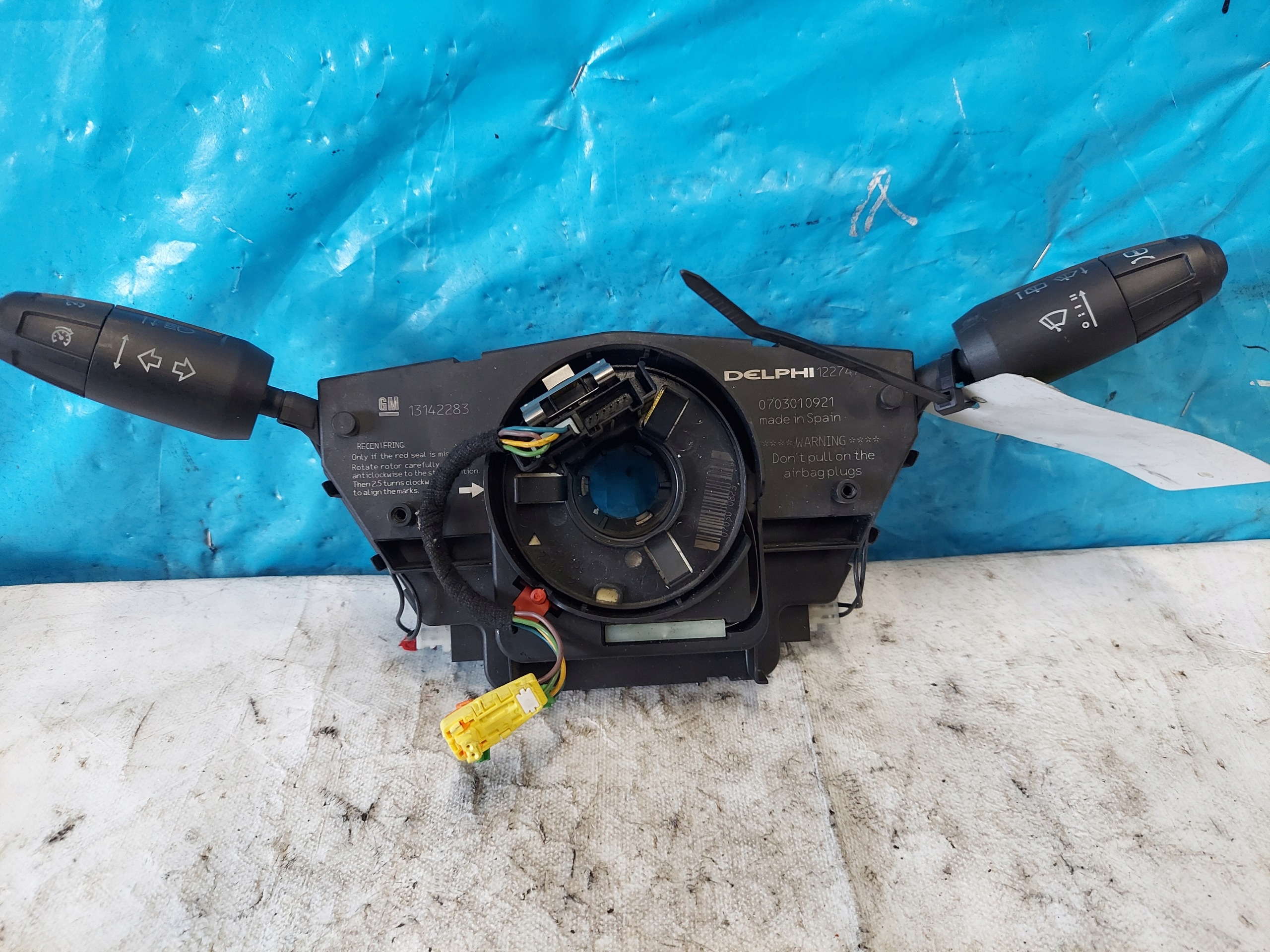 contrôle volant commande levier commodo sous volant CORSA D GM13142283