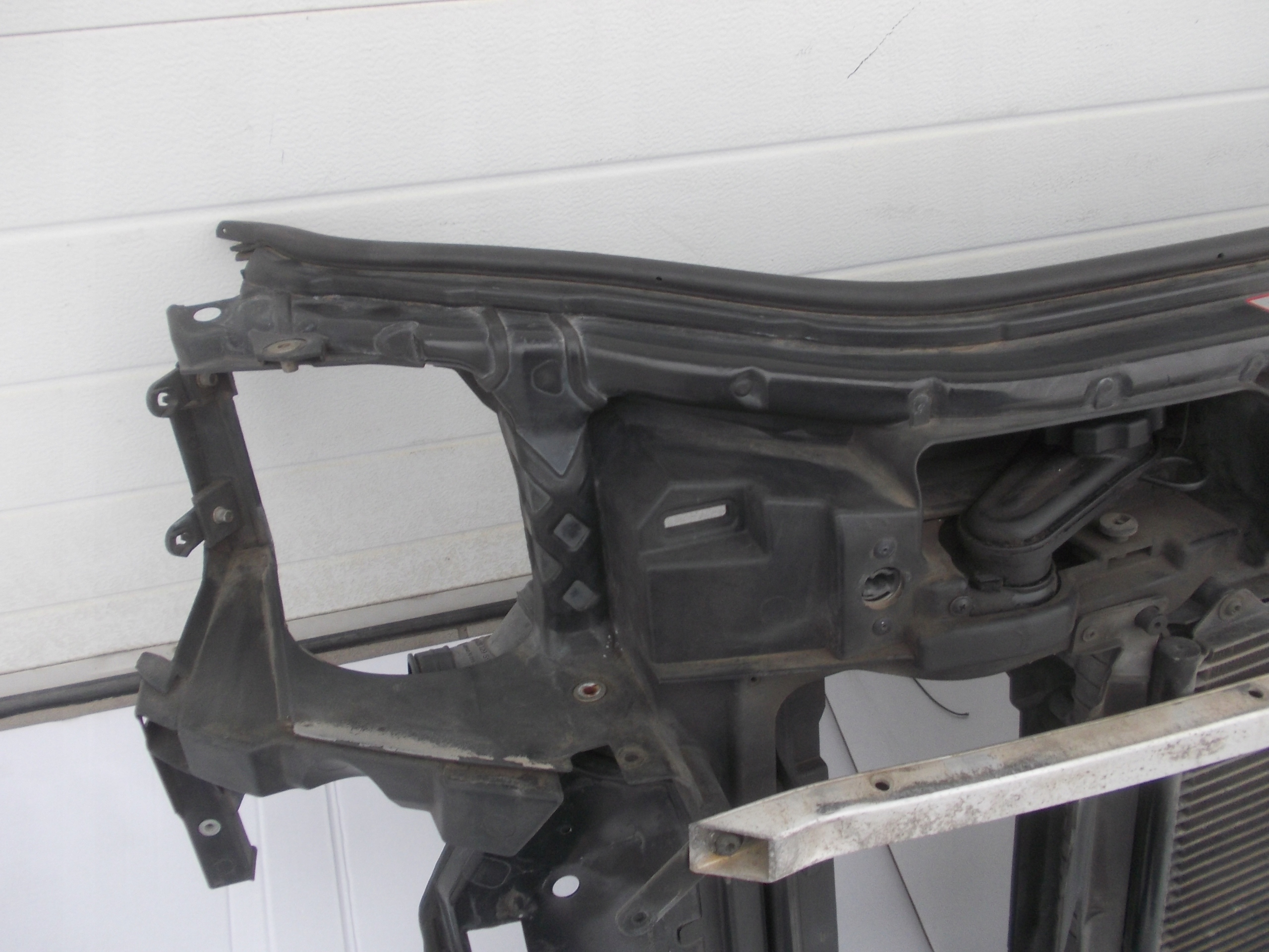 рамка перед Усилитель Audi A2 8Z0805594