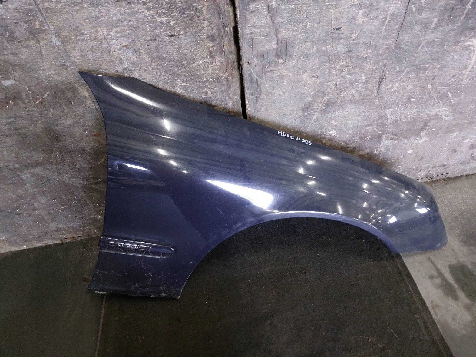 fender right front MERCEDES-BENZ W203