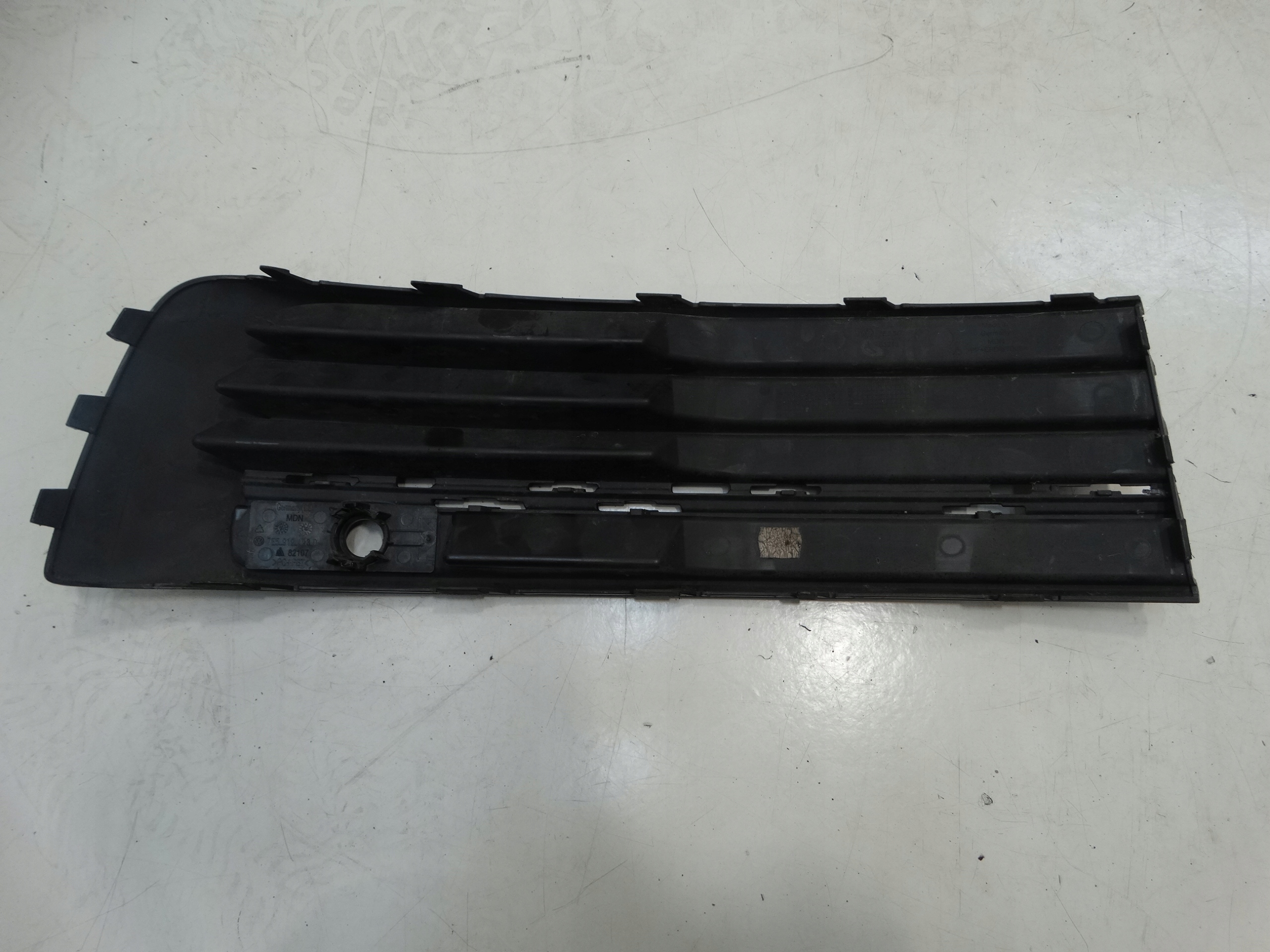 grid of a bumper left front VOLKSWAGEN TRANSPORTER T6 7E5853683
