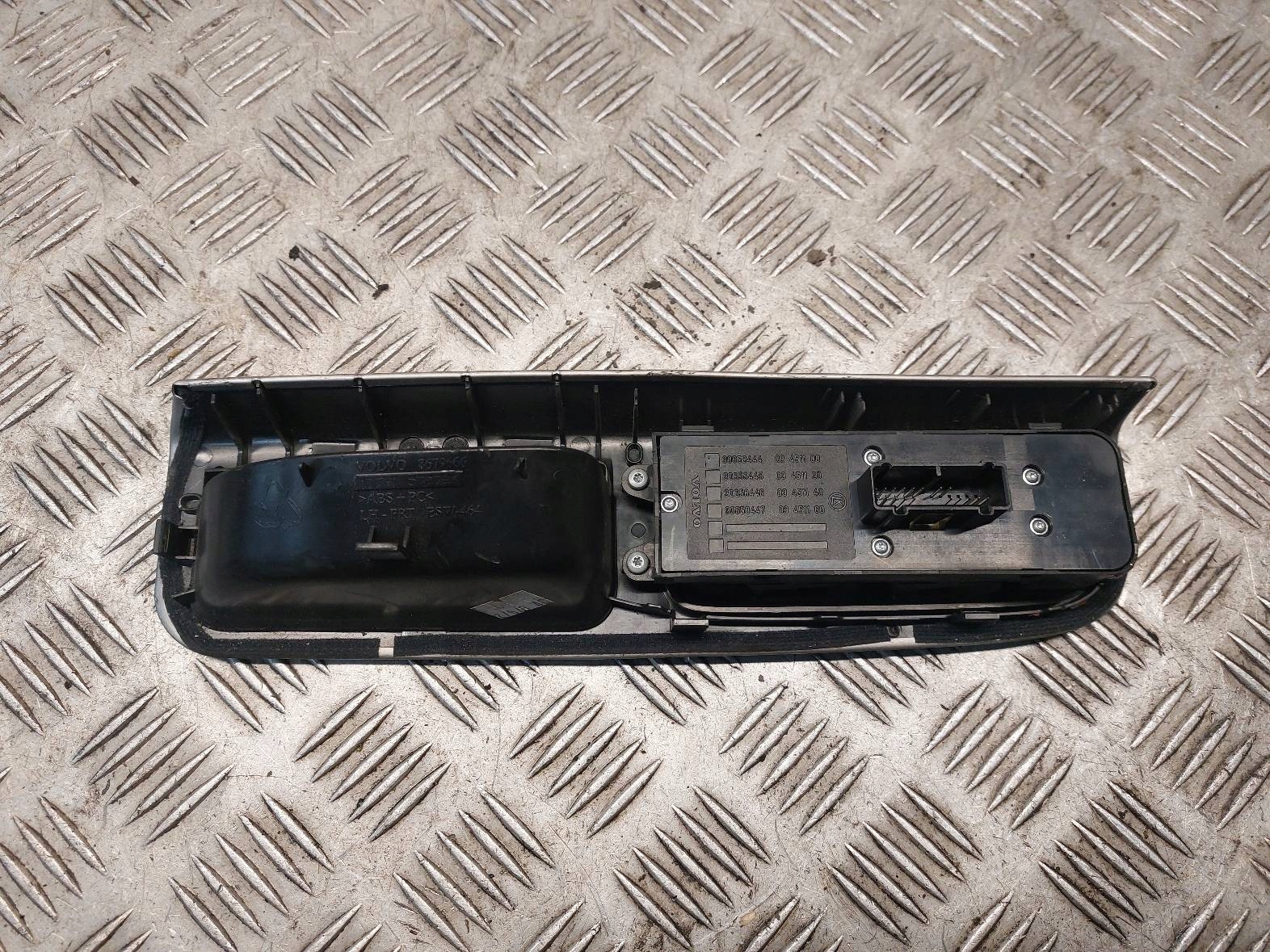 window control switch left front VOLVO V50 and 30658444 8679666