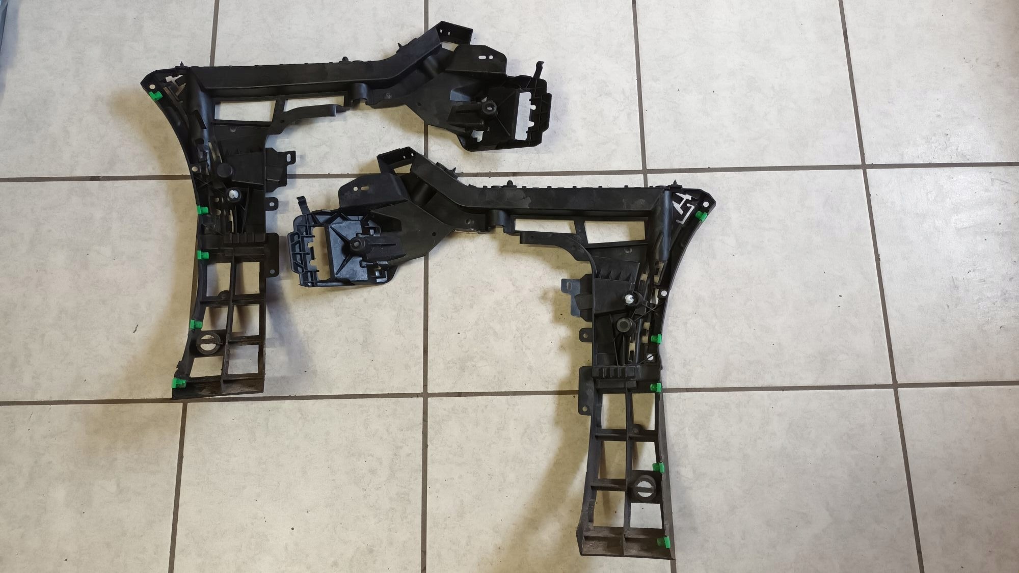 rechts oder links stoßstangenführung hinten VOLVO XC90 2014->