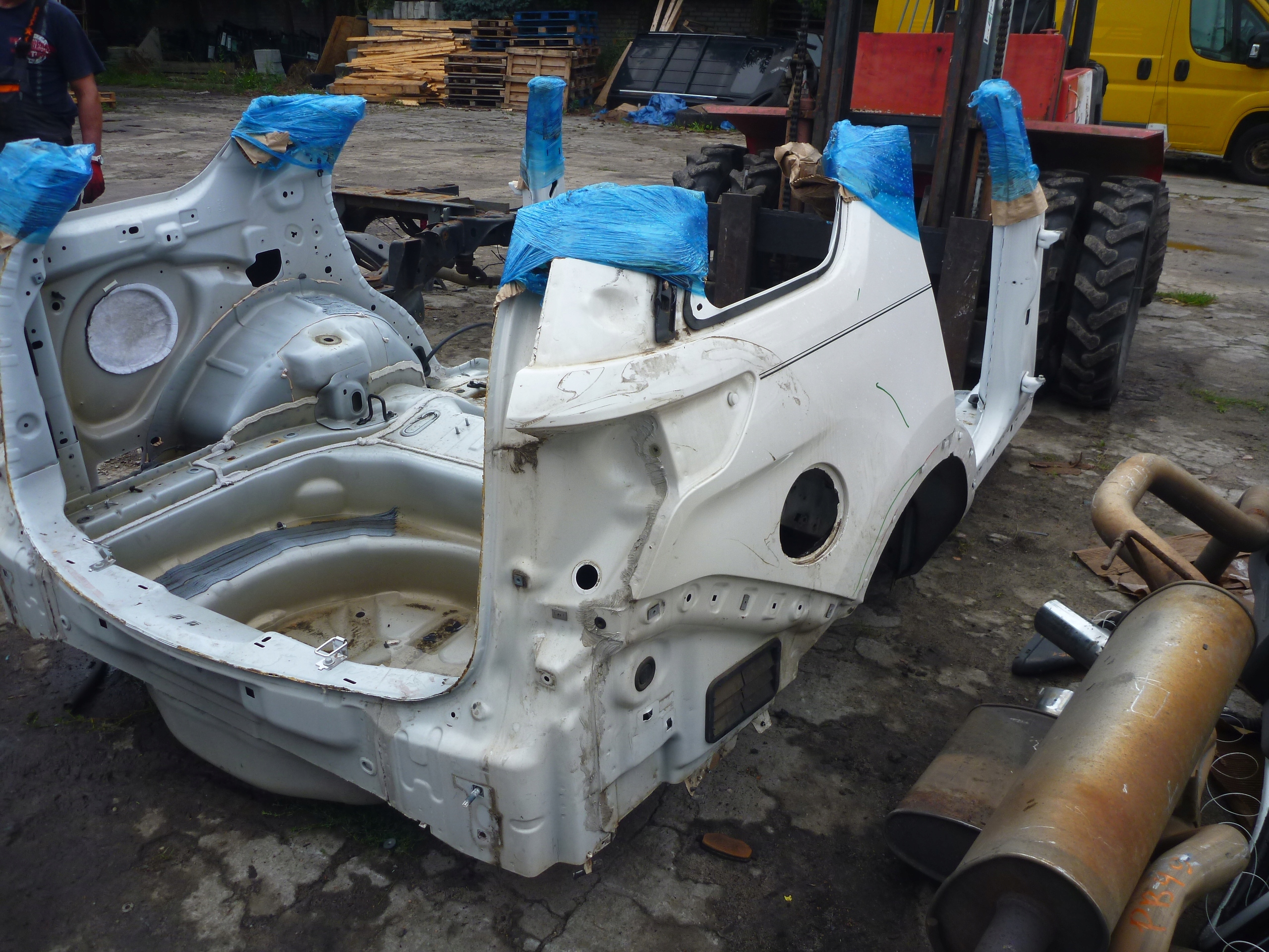 Четверть Задняя Зад. Права Ford Explorer 2011