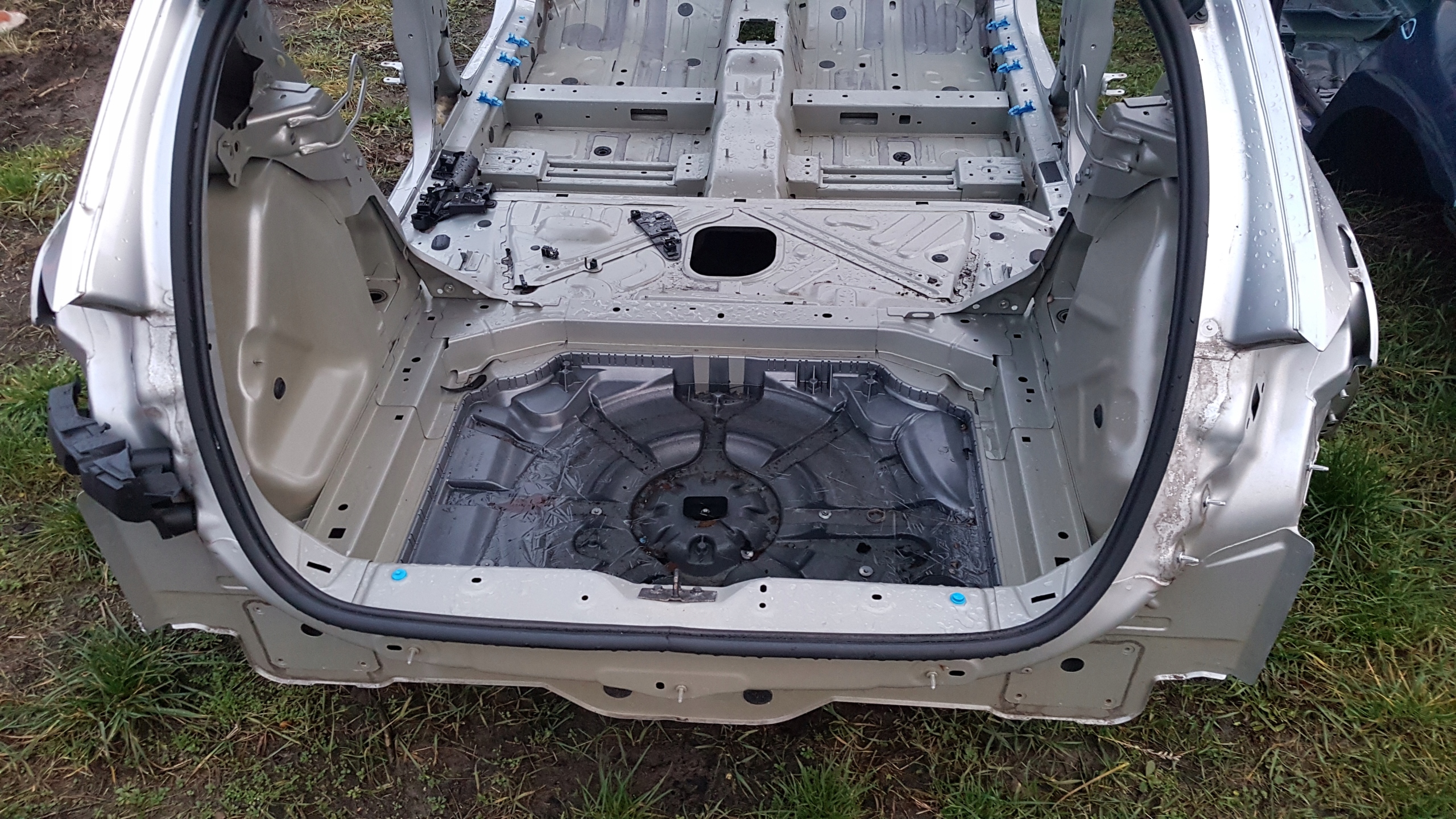 PEUGEOT 308 T9 PAS TYL WANNA PODLOGA BAGAZNIKA