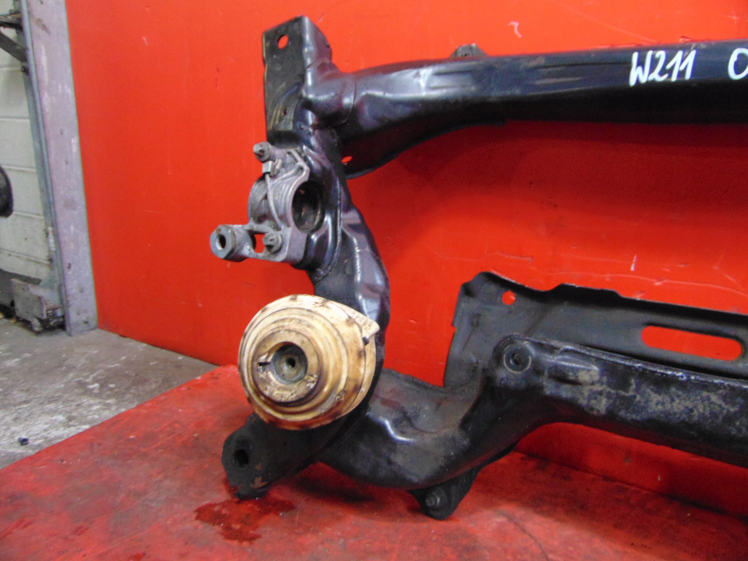 MERCEDES E-KLASA W211 3.2 CDI axle beam axle beam subframe TRAWERS front front