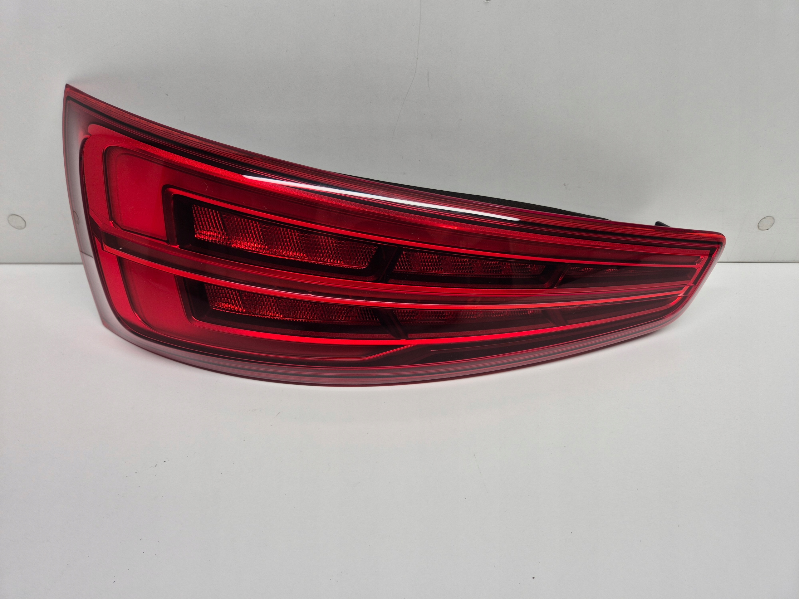 AUDI Q3 8U LIFT LAMPA TYLNA LEWA LED ORYGINAŁ EUROPA 14-18