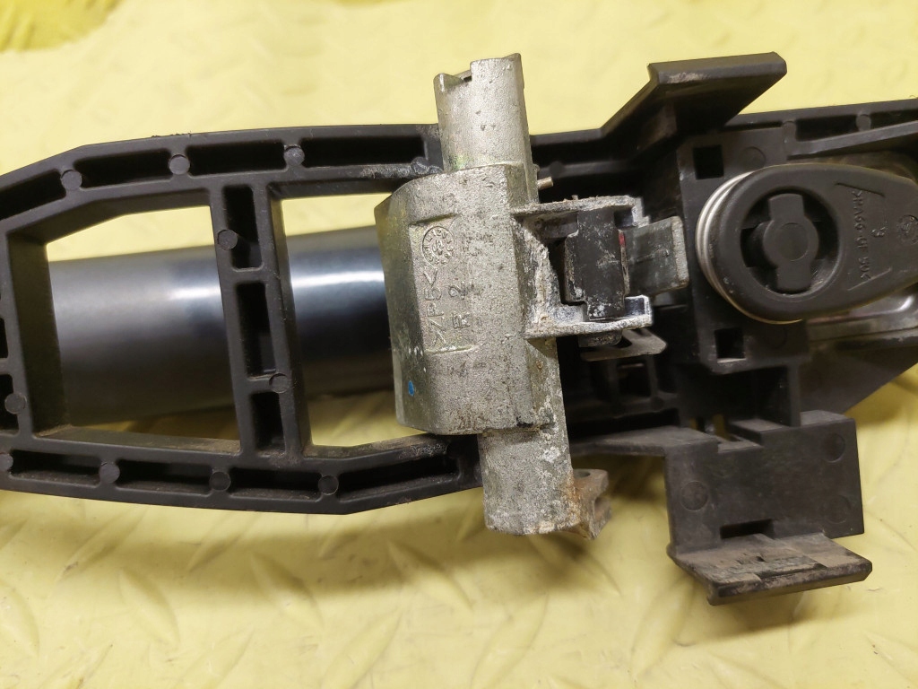 FORD MONDEO MK4 handle right front LAKIER U7