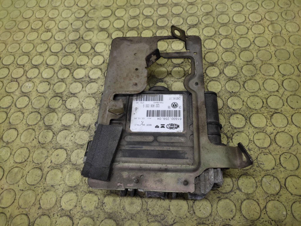 VW GOLF III 1.3 control unit of the engine 032906030G