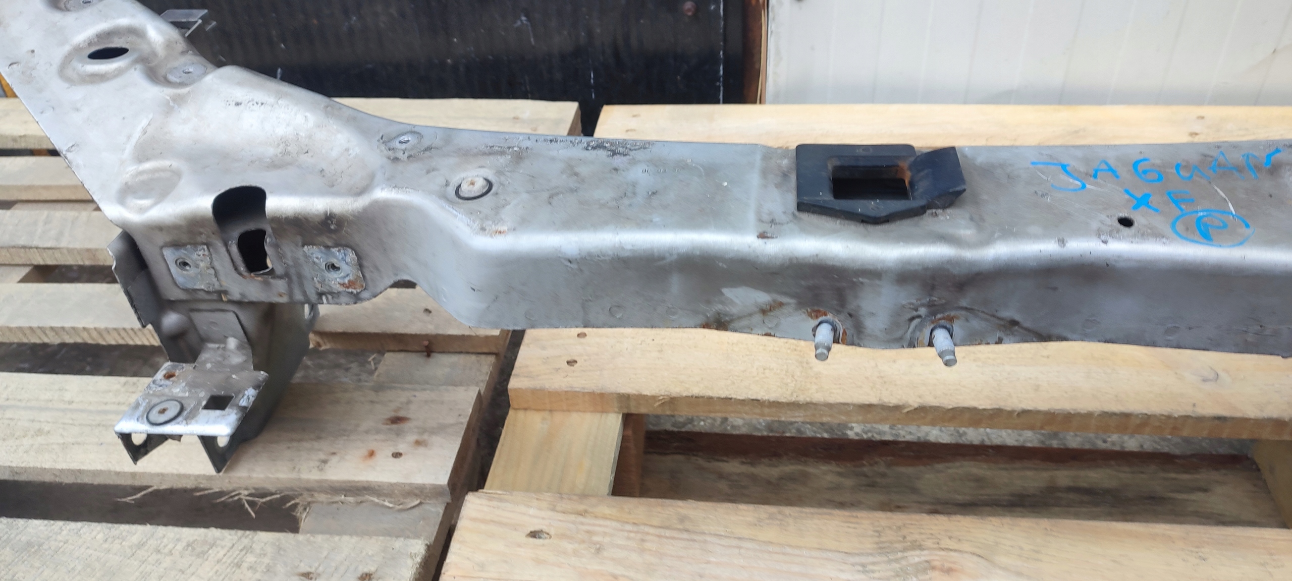 support panel for radiators upper Jaguar XF and X250 MEE