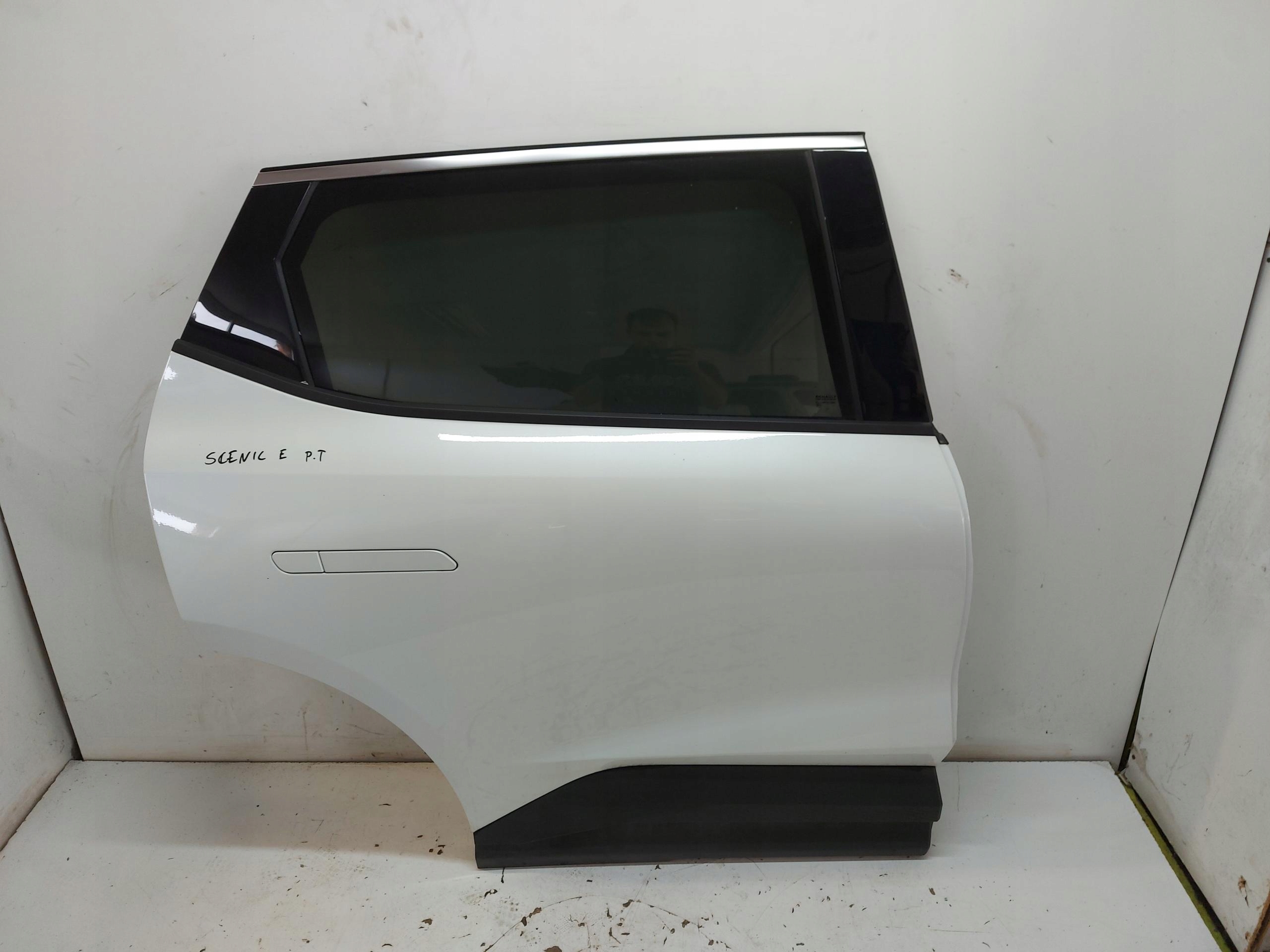 RENAULT Scenic E-Tech V 5 dveře záď pravý 2024