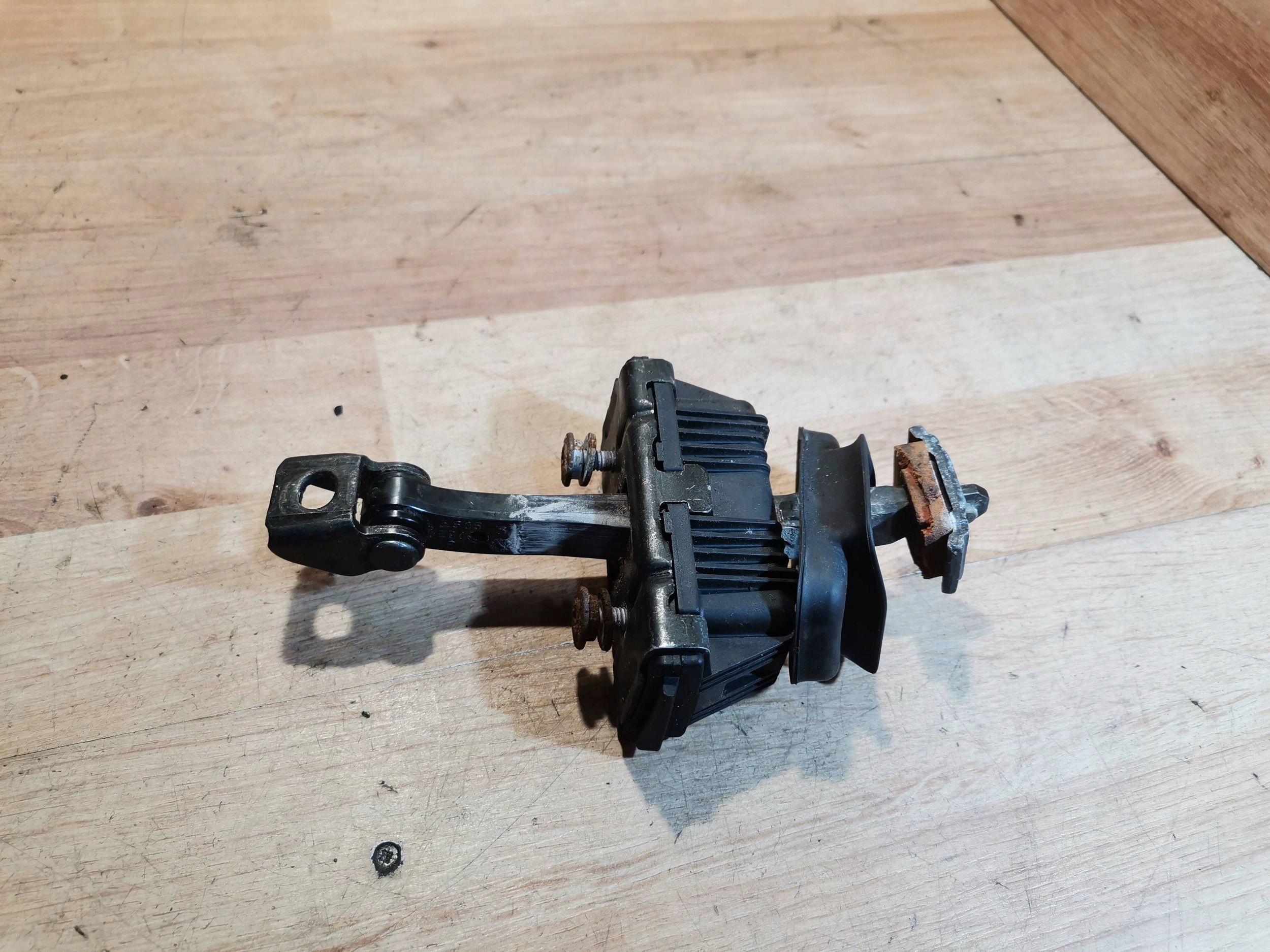 limiter door przednich right BMW 3 E90 E91 2008 7060189