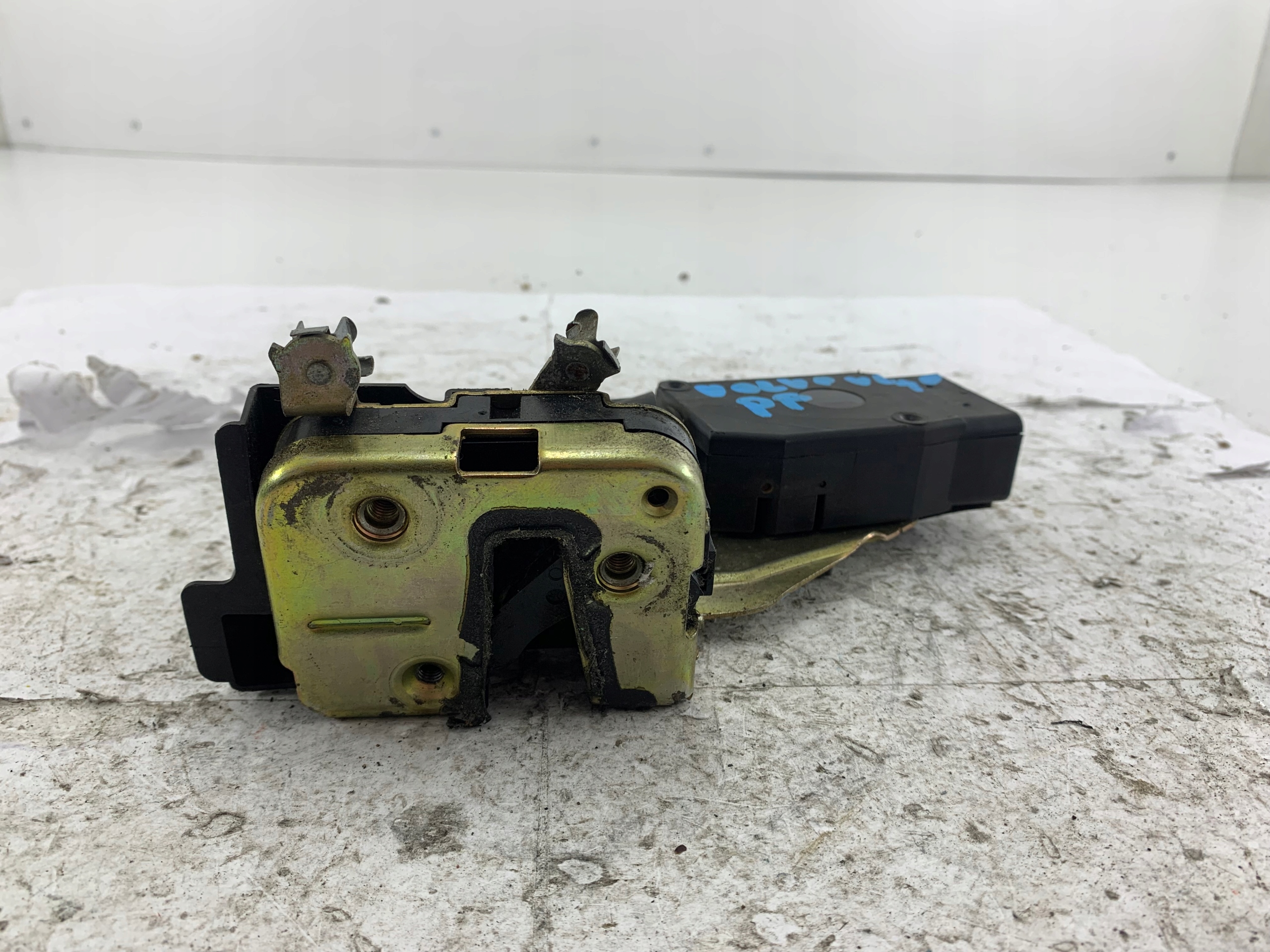 VOLVO V40 and lock door right front