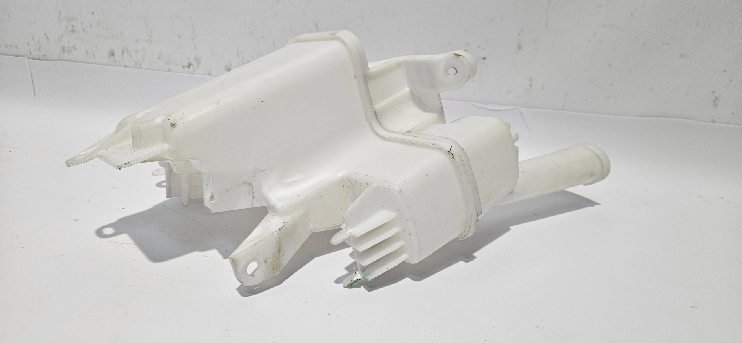 washer fluid tank TOYOTA AYGO II 14