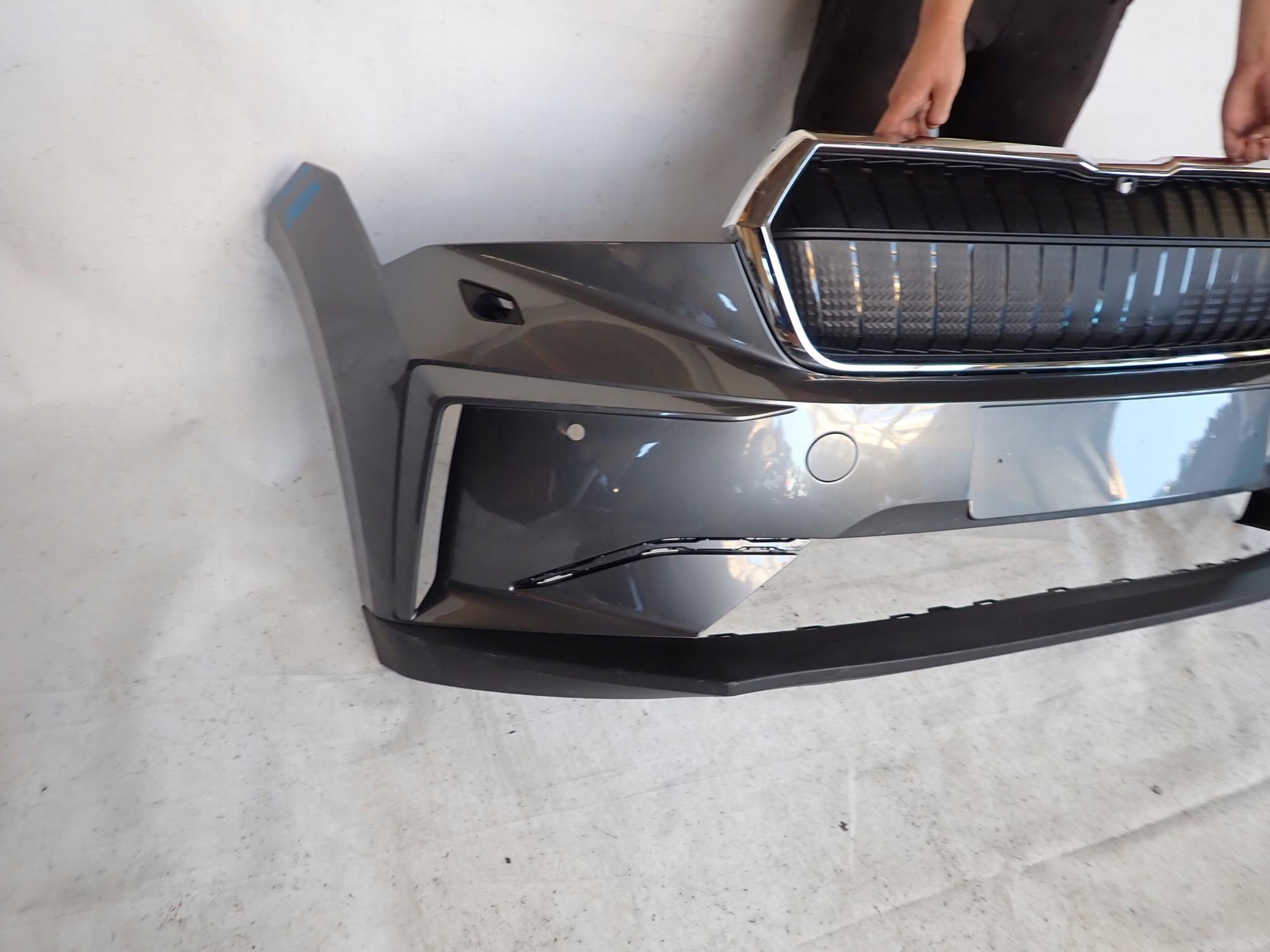 SKODA ENYAQ IV 20-> bumper front front washer PDC