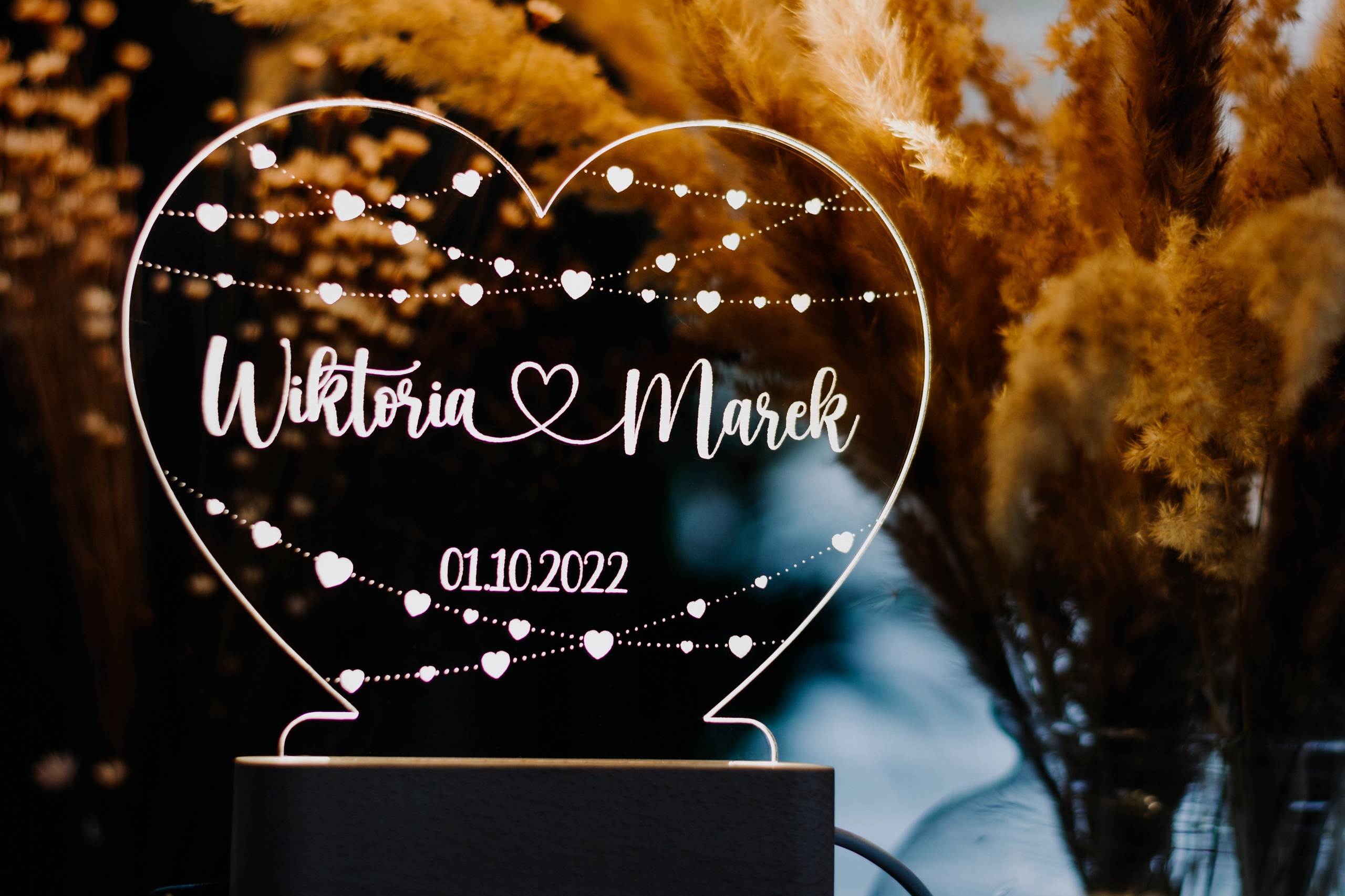 Lampka LED z Twoim grawerem imion i datą. Prezent na ślub, rocznicę dla par Marka inna