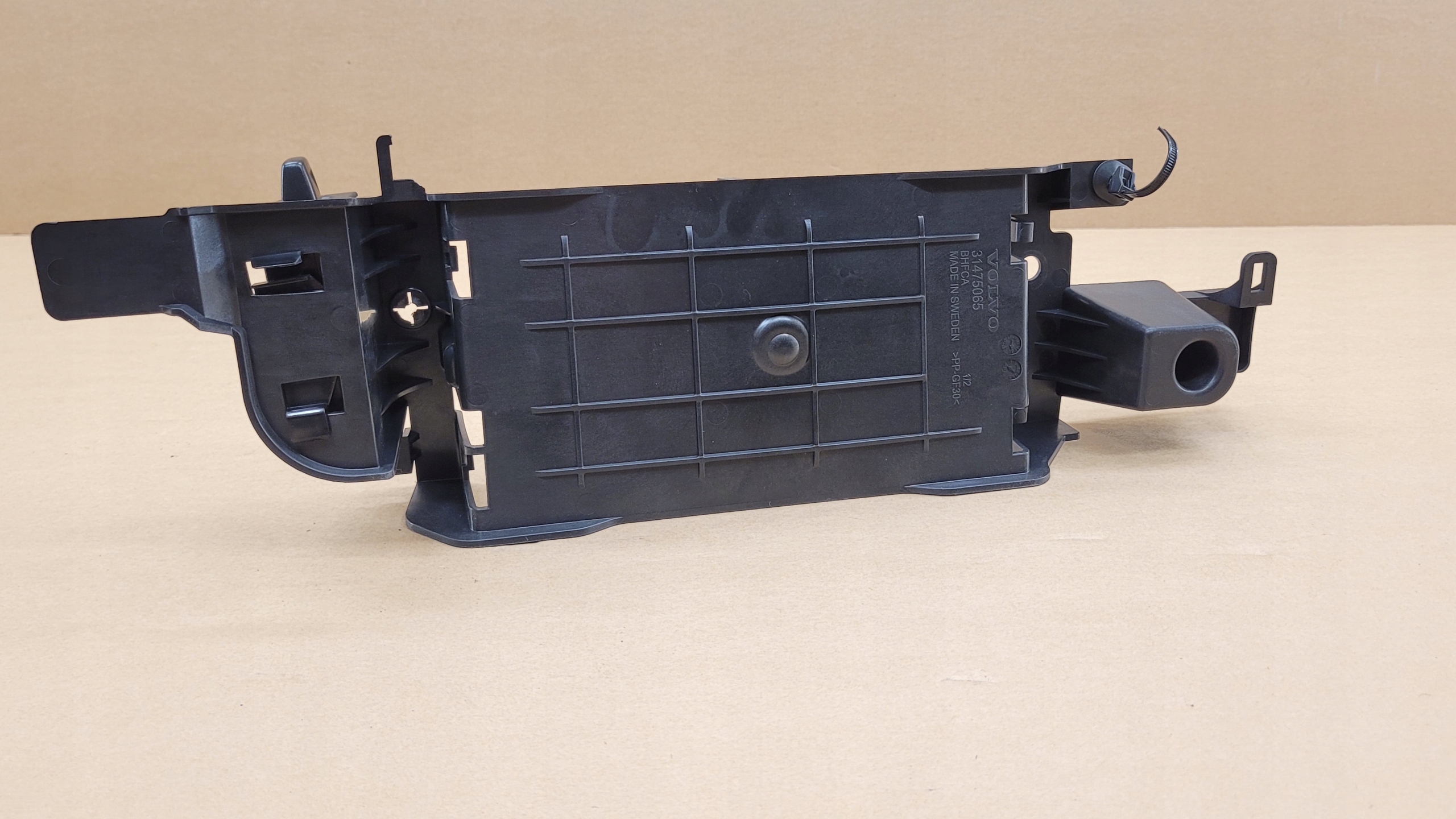 Support plaque MODULU STEROWNIKA LTE VOLVO XC40 2017