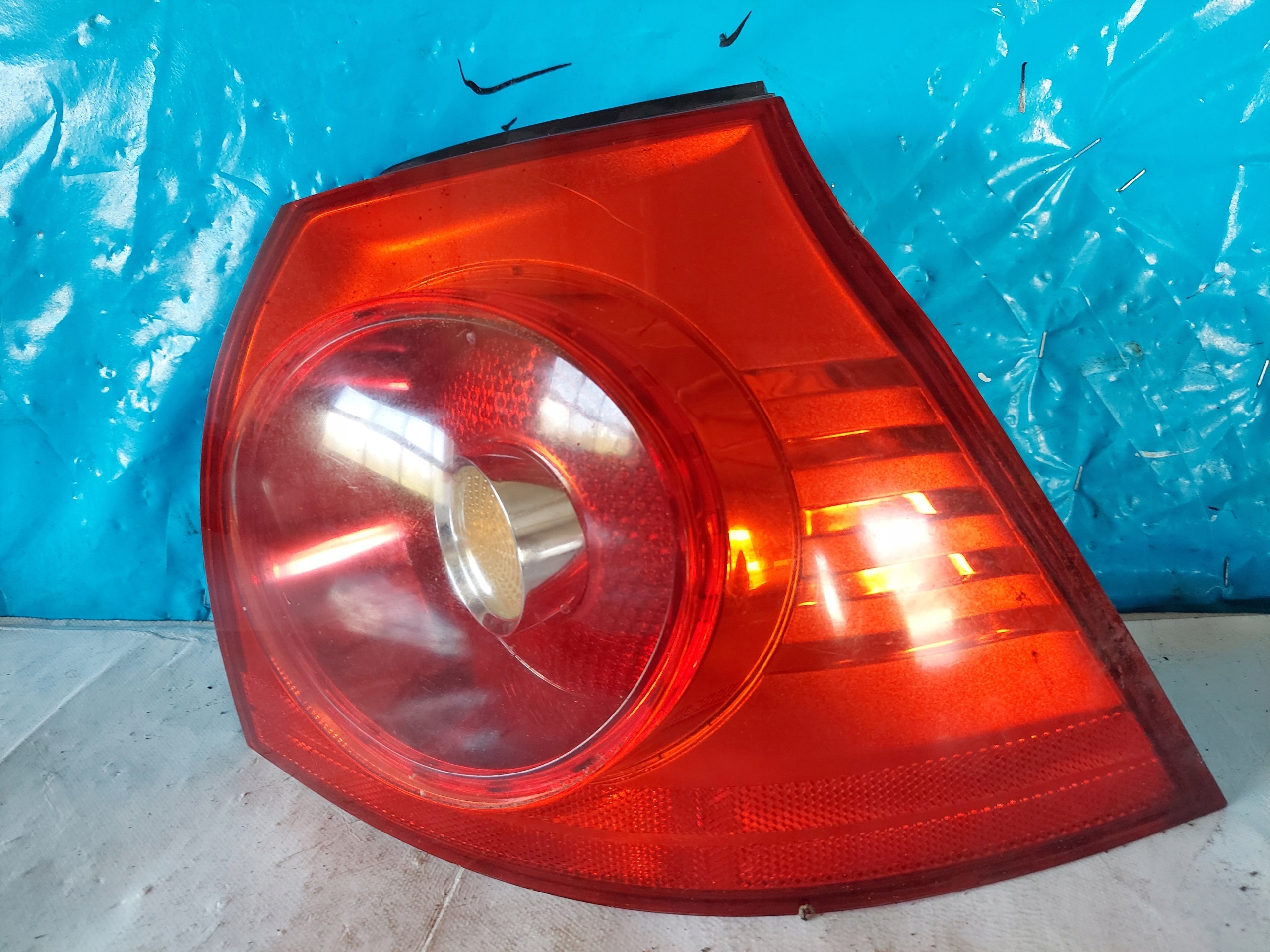 light GOLF V HB right rear part