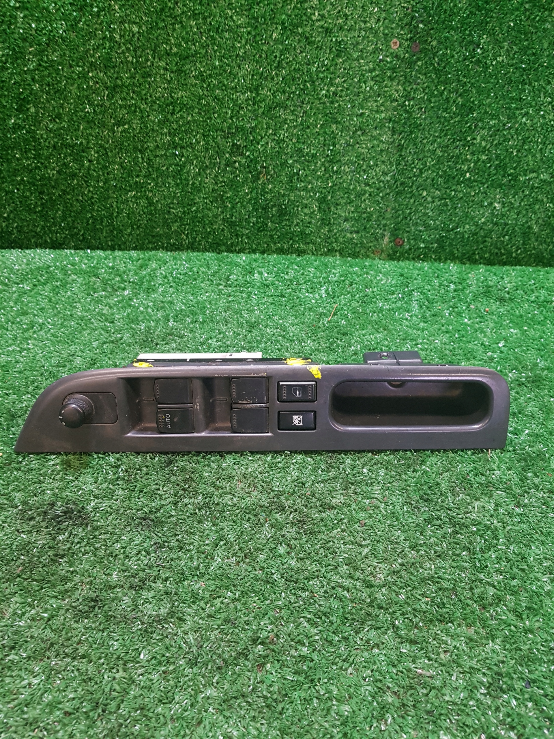 control panel of the window driver´s SUZUKI SWIFT 3 MK6 83762-63J0