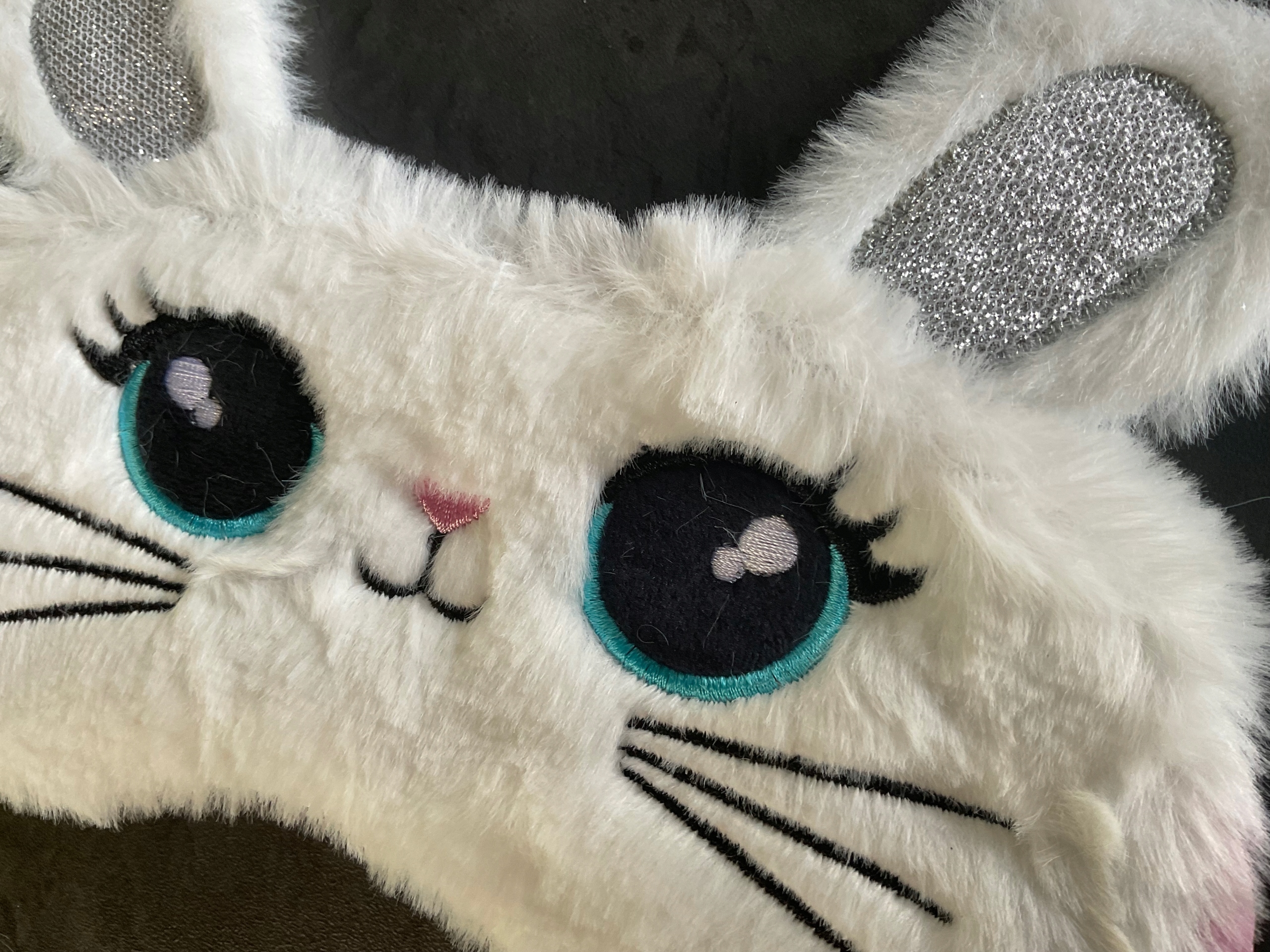 OPASKA NA OCZY MASKA DO SPANIA SNU RELAKSU KRÓLIK ZAJĄC BIAŁY PLUSZOWY Materiał dominujący poliester