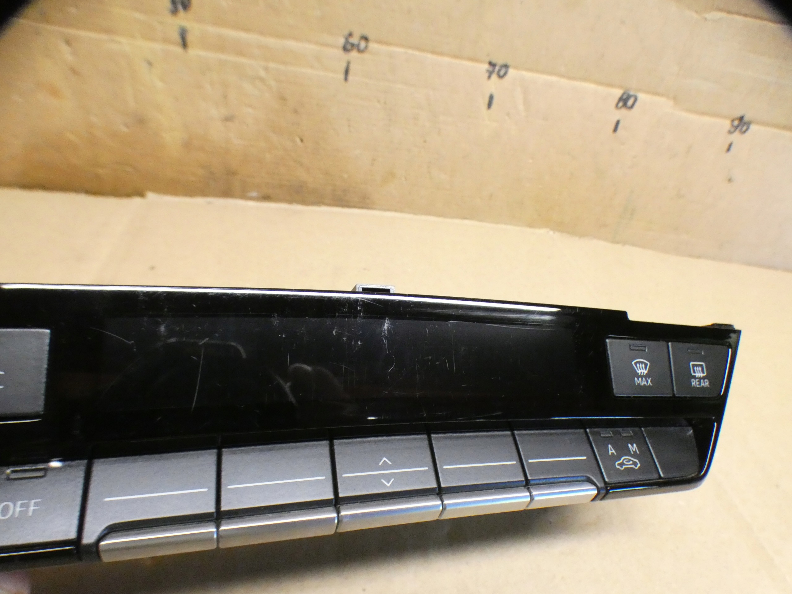 Audi Q4 89A 45 E-TRON , SUV, 2023, PANEL KLIMATYZCJI 89A820043