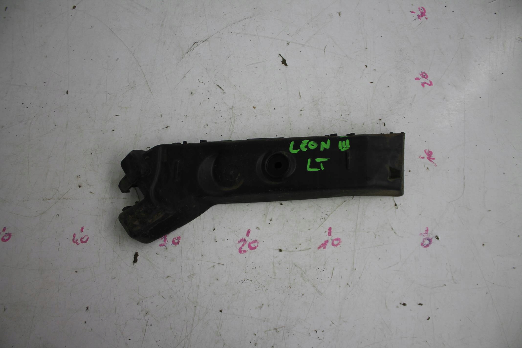 bumper bracket left rear part 5F0807375 SEAT LEON III 5F