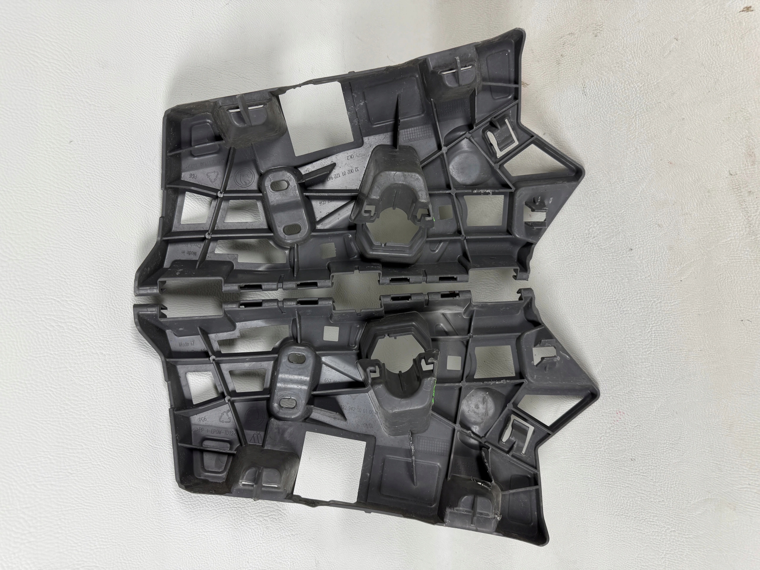 SKODA SCALA 2019- support holder of the washer left right front 657807055 6