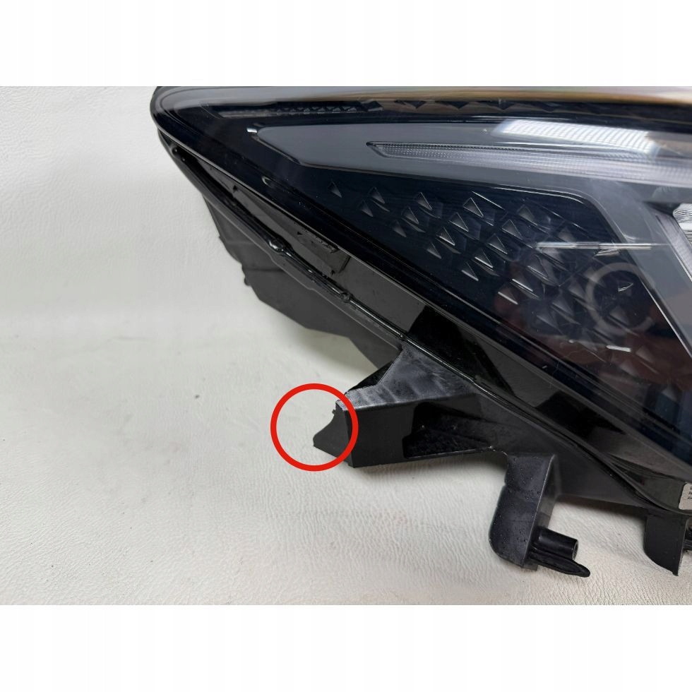 Cupra Born light right front front Full LED