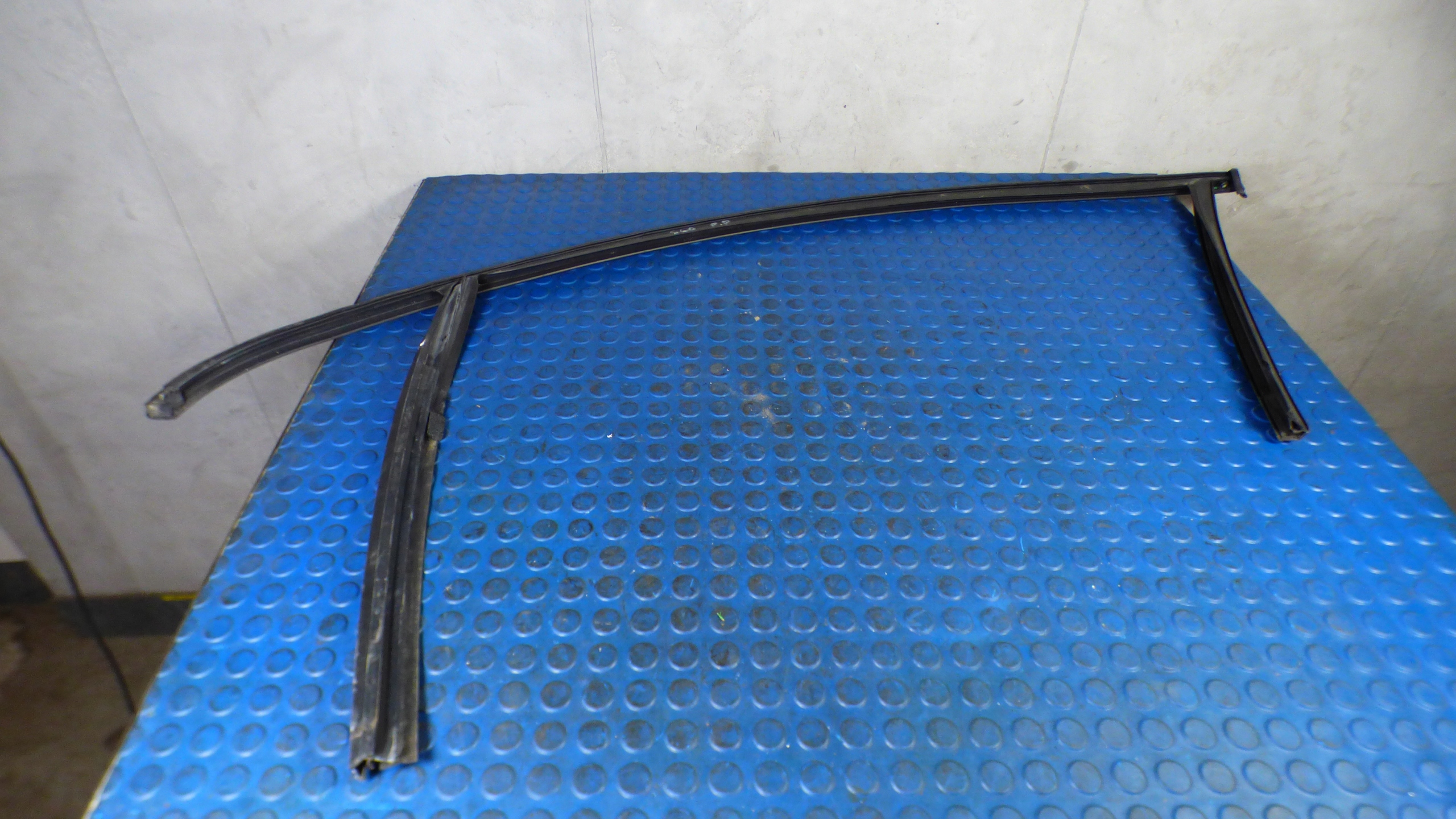 gasket ramki windows door right front VOLVO S60 V60 II 2010-2013