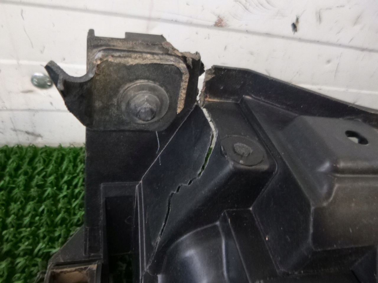 ECOSPORT 12- support panel for radiators upper tip bonnet latch lock