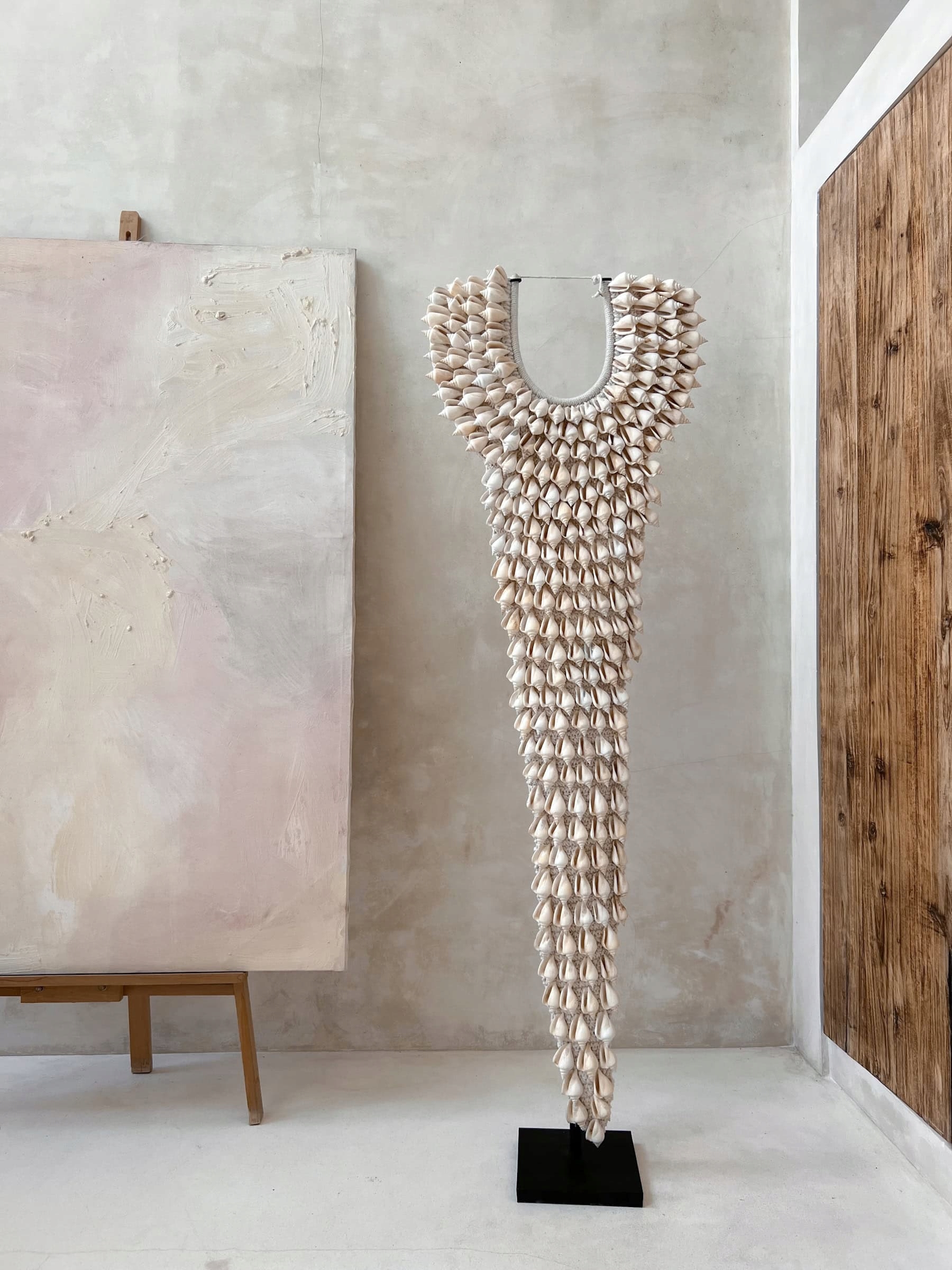 Dekorácie do domu Dekorácia Boho z mušle Ozdoba na stojane Papua XL Dark