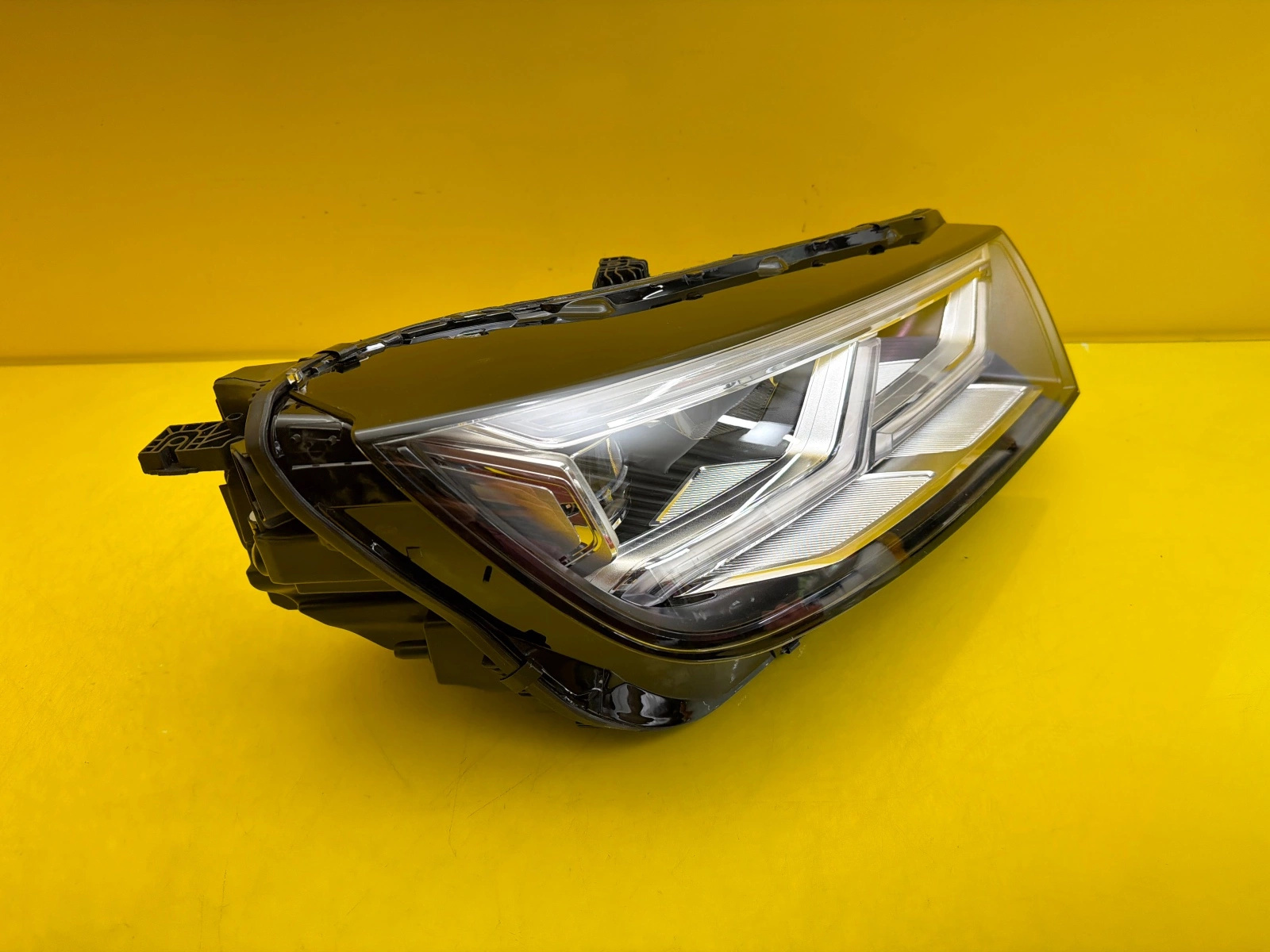 light right front Audi Q5 80A 2017- Full Led 80A941034