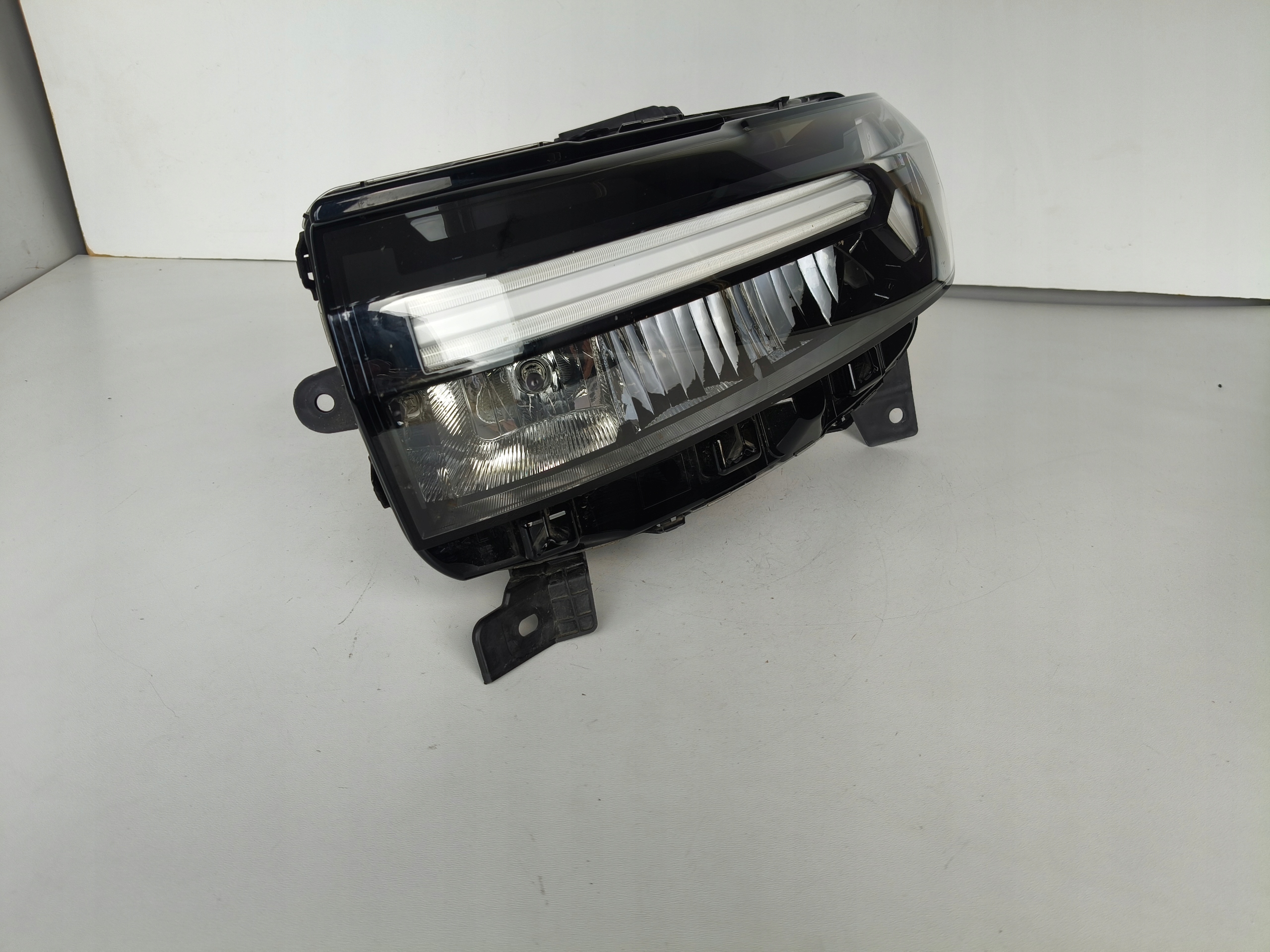 light left REFLEKTOR DACIA DUSTER III 24- LED