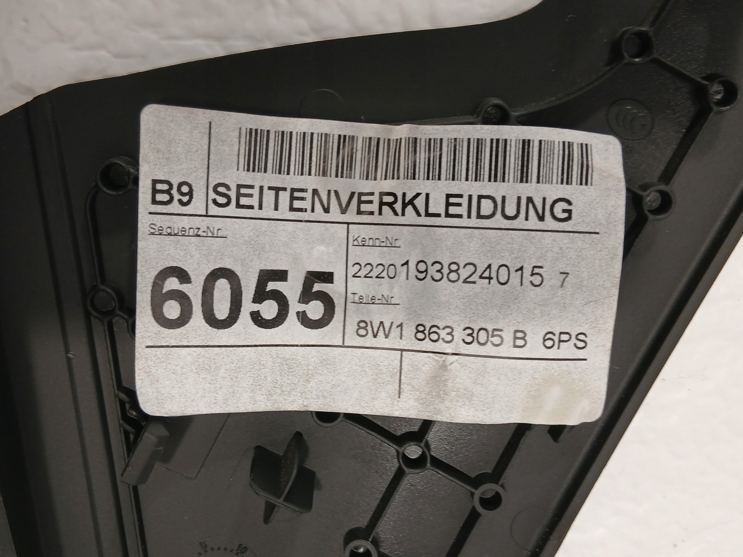 AUDI A4 B9 LIFT cover BOKU TUNELU left 8W1863305B