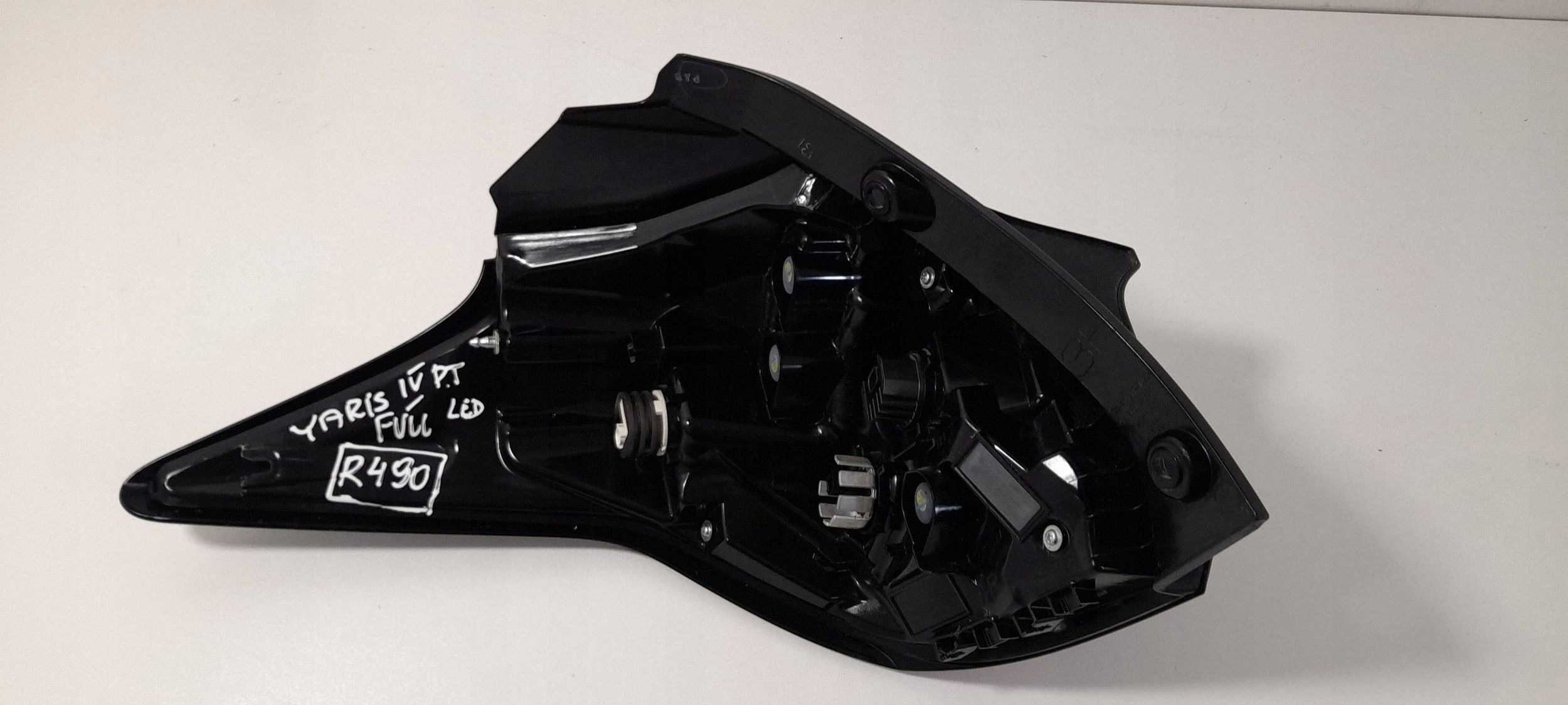 Toyota Yaris IV XP21 light rear right FULL LED (R490)