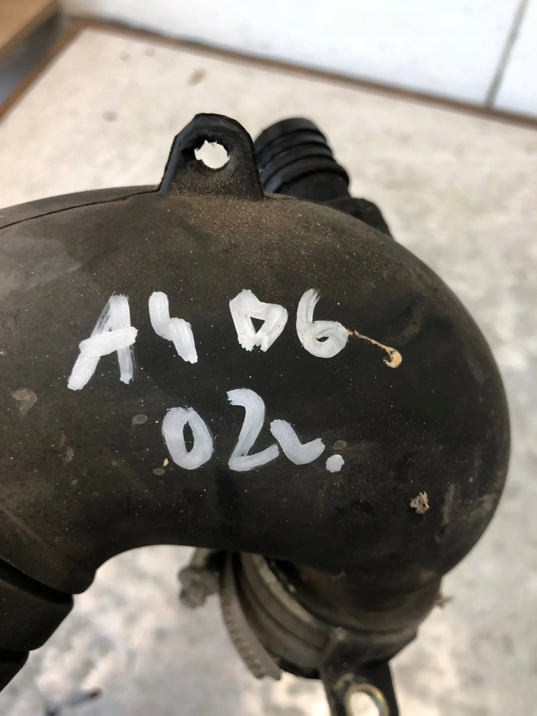 pipe air hose AUDI A4 B6 8E0129615A
