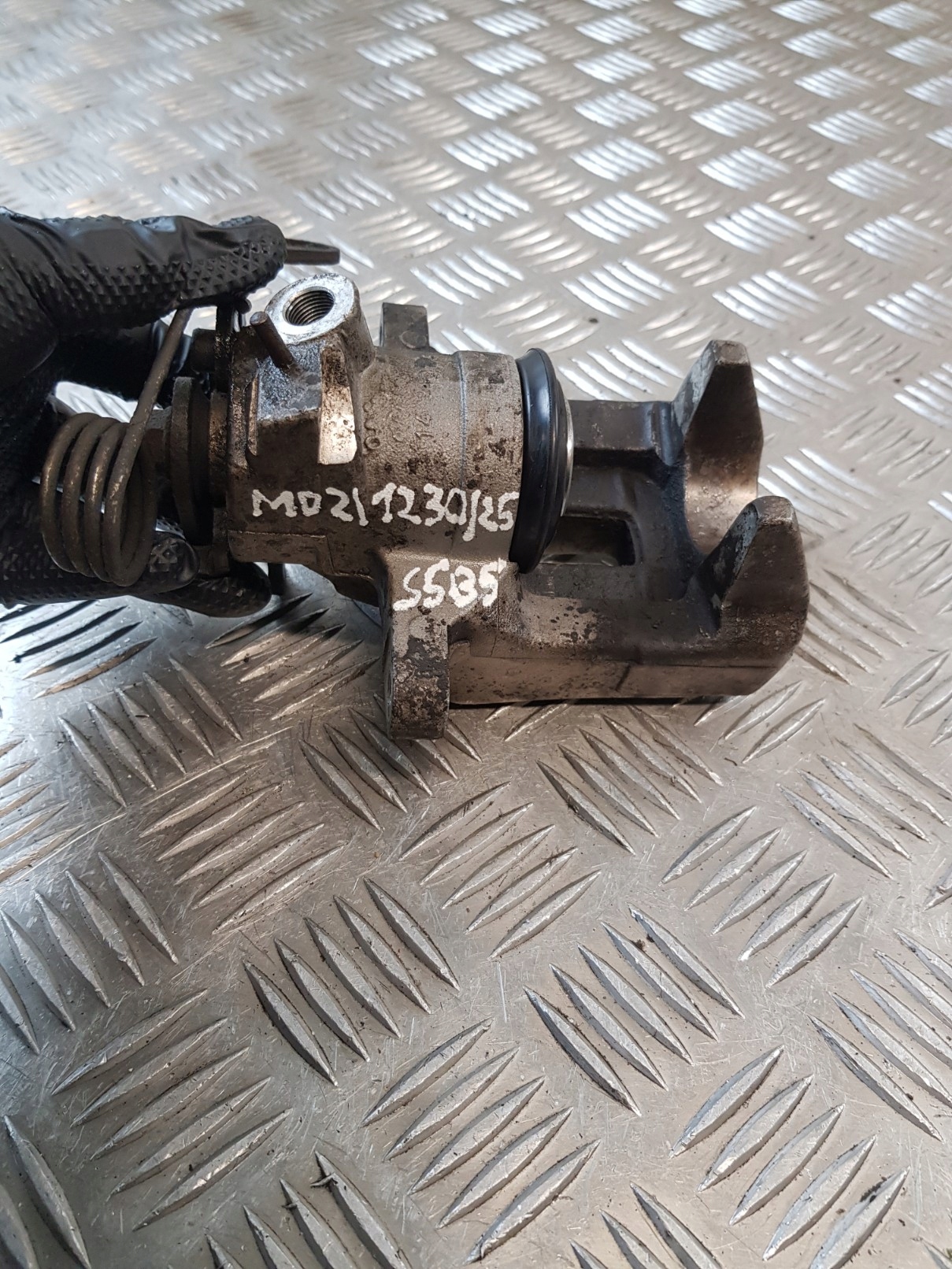 caliper brake left rear part AUDI A6 C5 2.5TDI 02R